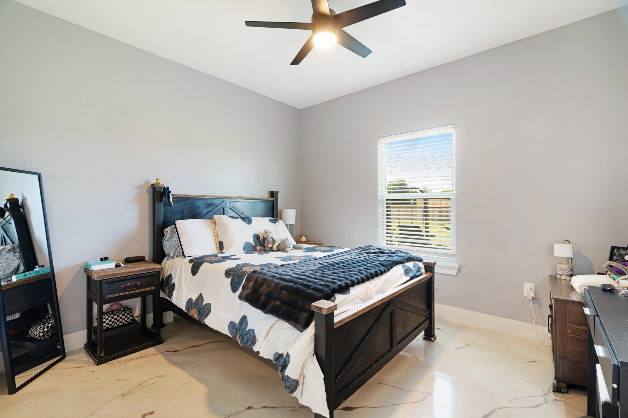725 Daniel Street Blossom TX 75416
