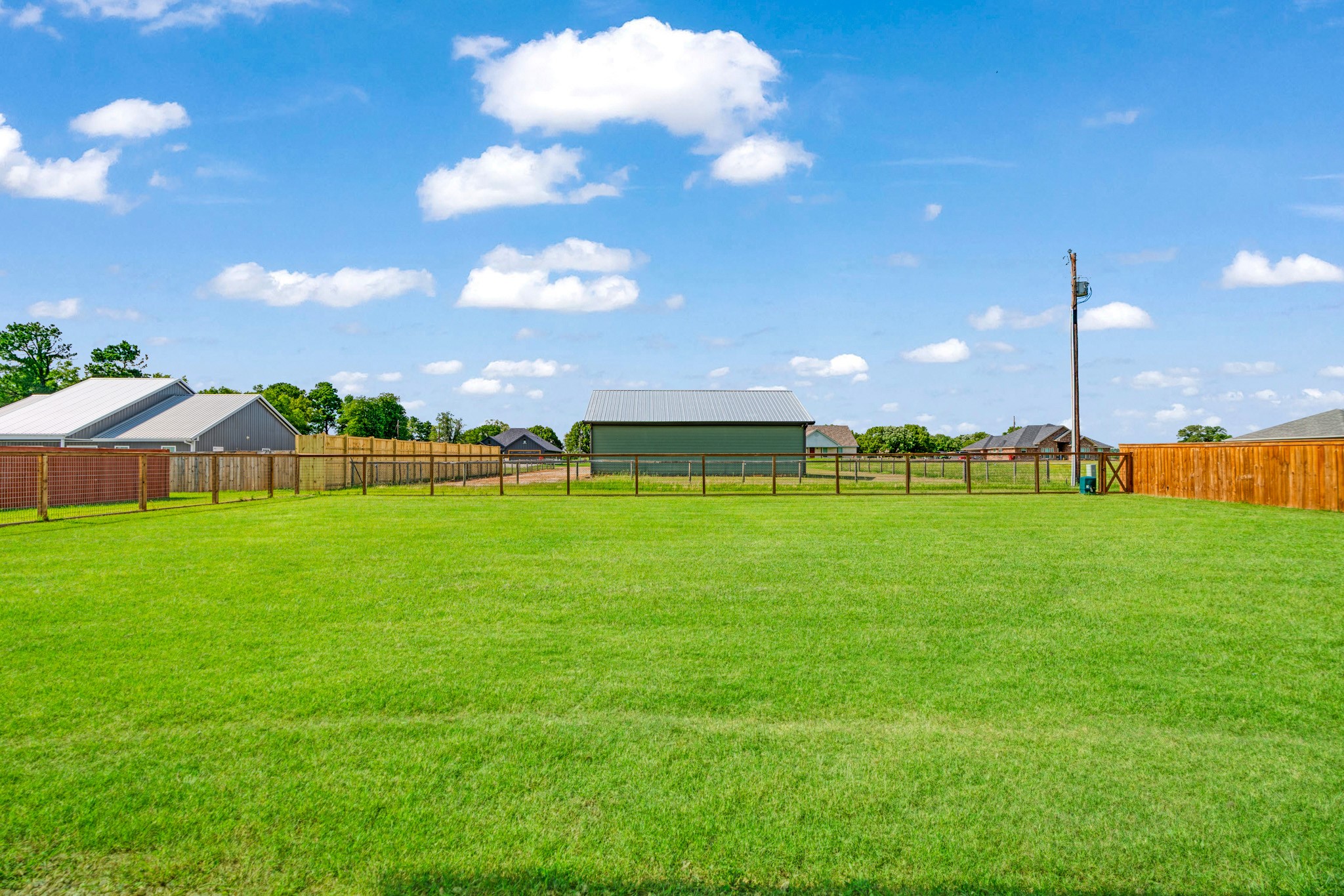 725 Daniel Street Blossom TX 75416