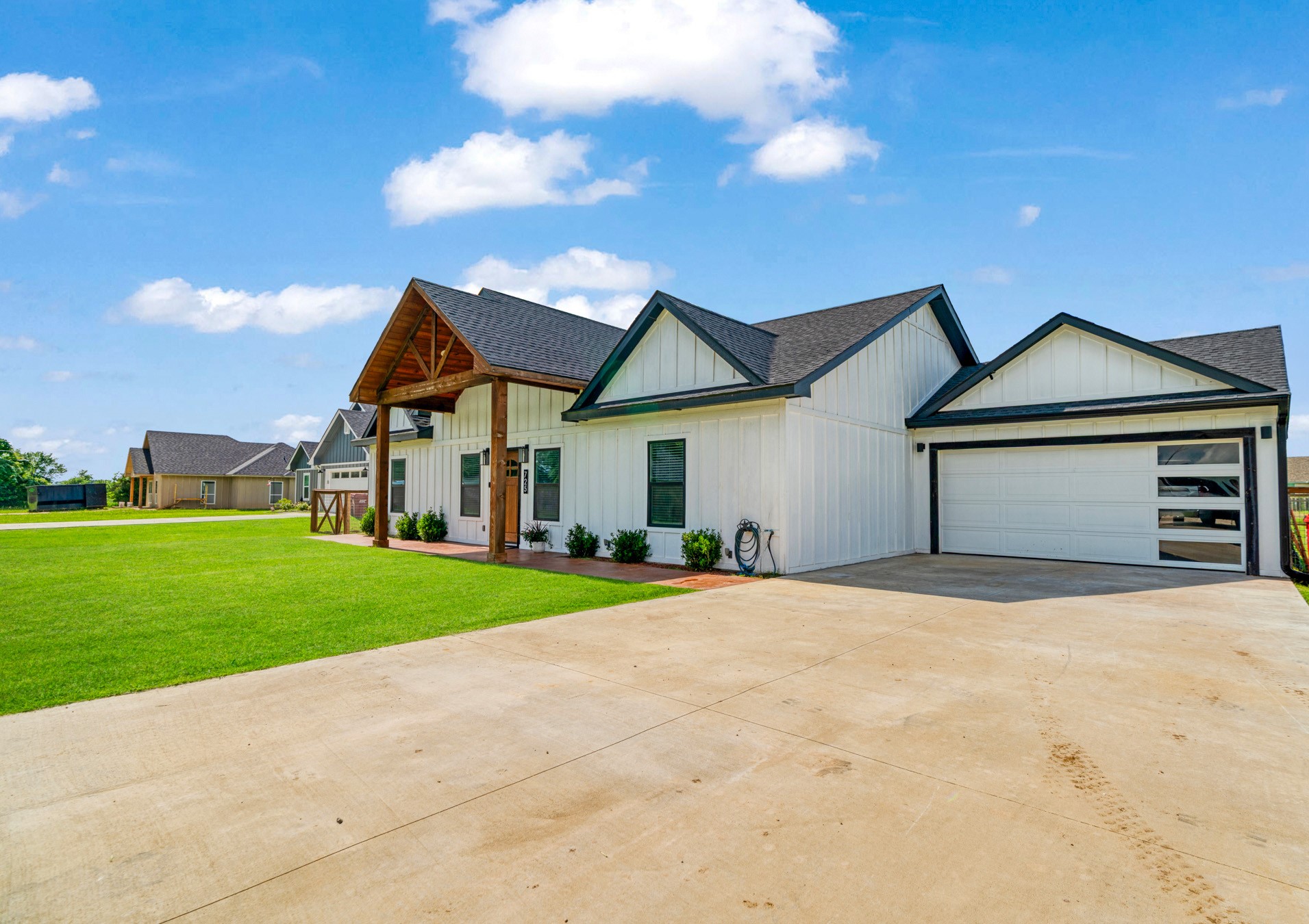 725 Daniel Street Blossom TX 75416