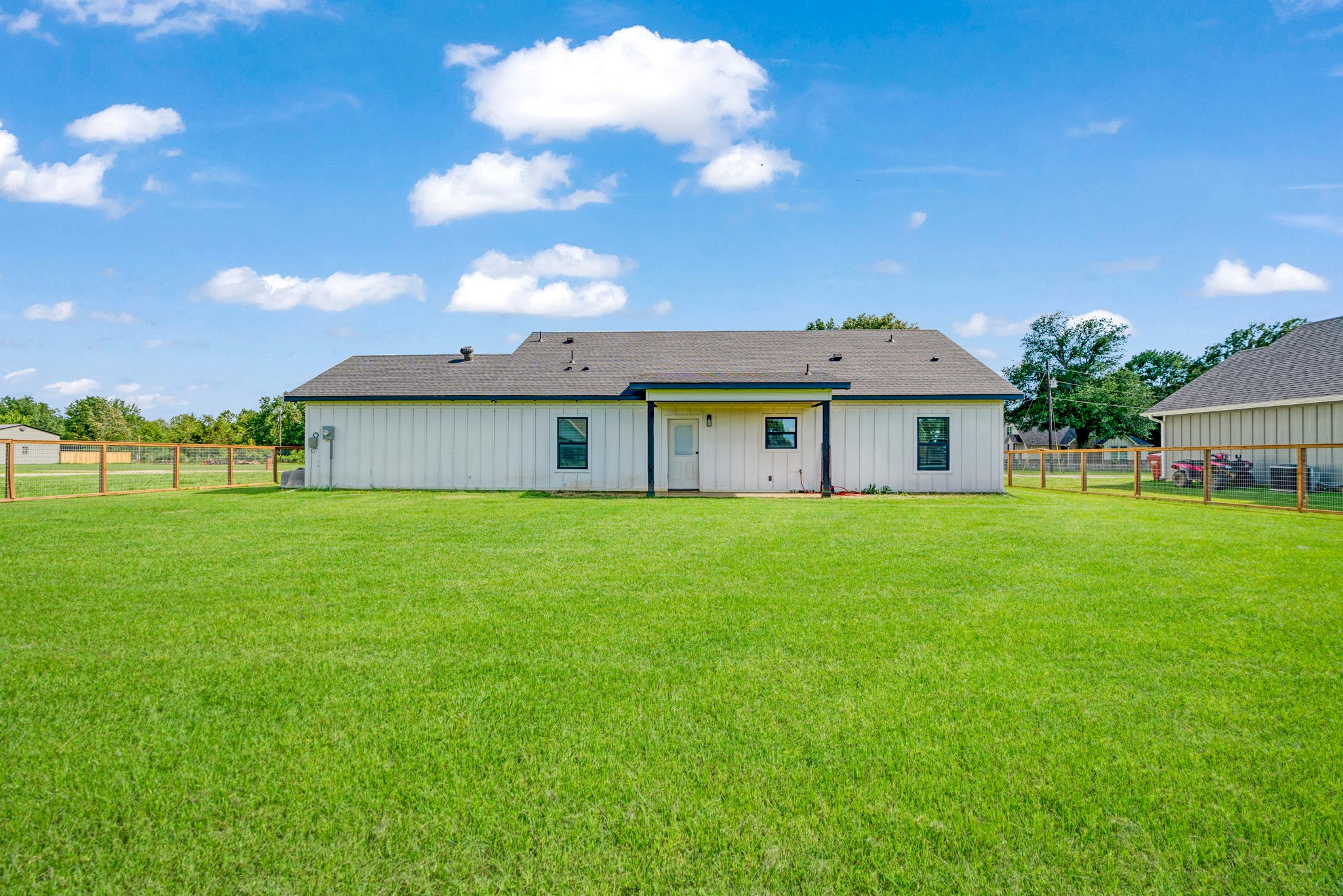 725 Daniel Street Blossom TX 75416