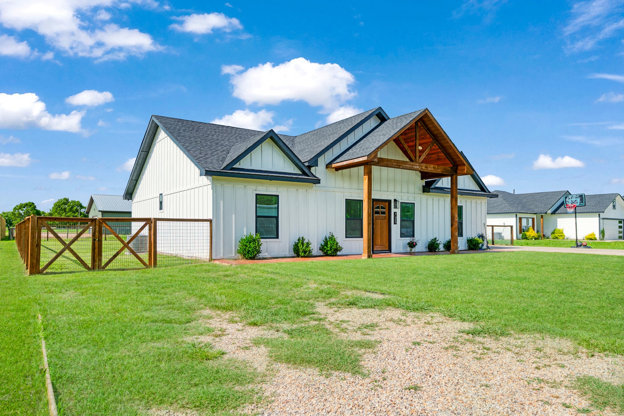 725 Daniel Street Blossom TX 75416