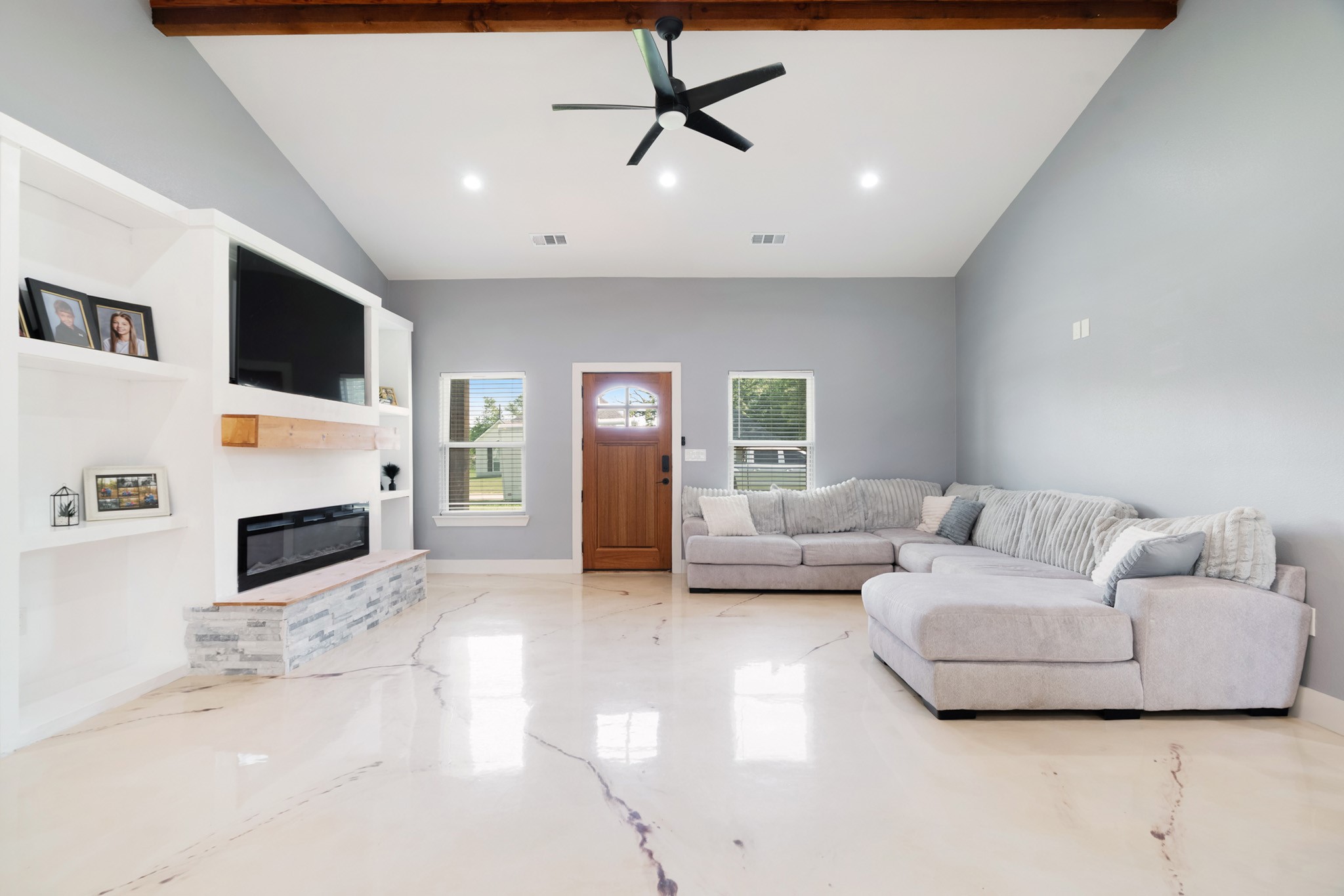 725 Daniel Street Blossom TX 75416