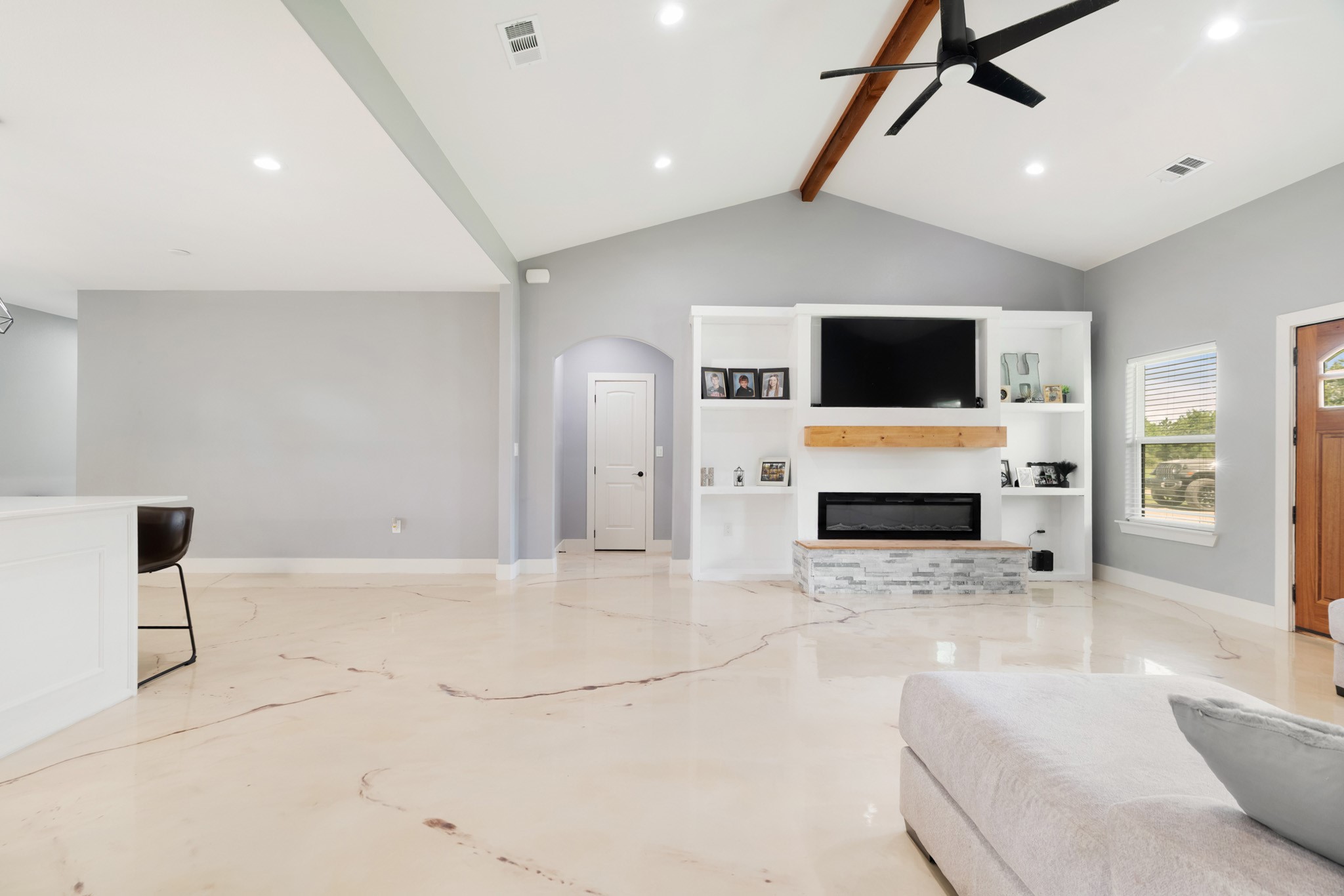 725 Daniel Street Blossom TX 75416