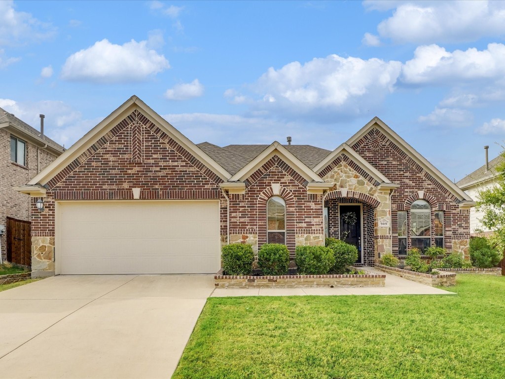 909 Hartford Court Roanoke TX 76262