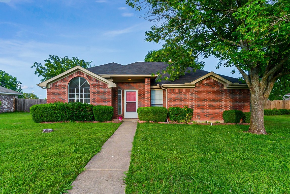 912 Winterbury Court Desoto TX 75115