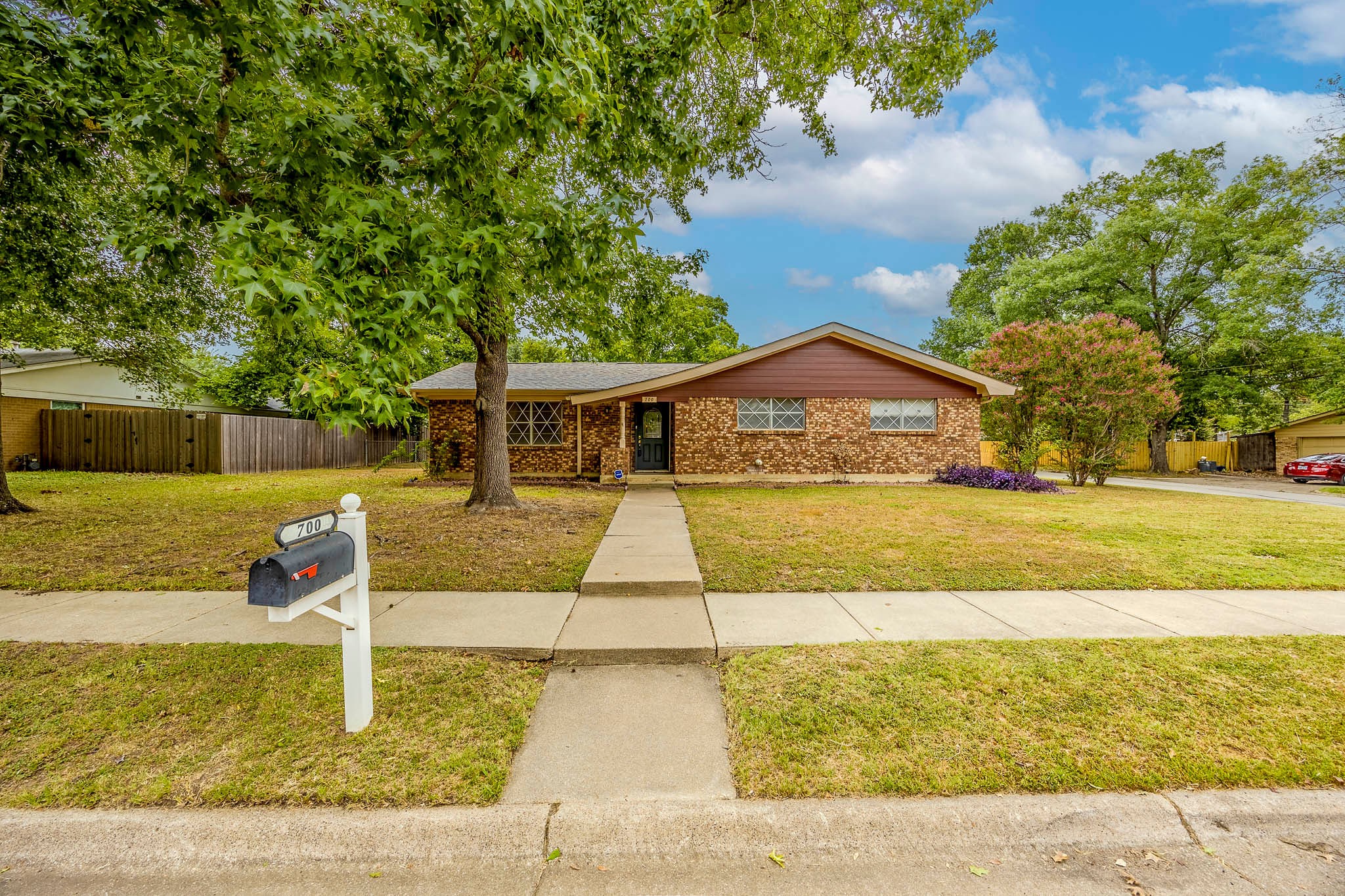 700 Oakwood Avenue Hurst TX 76053