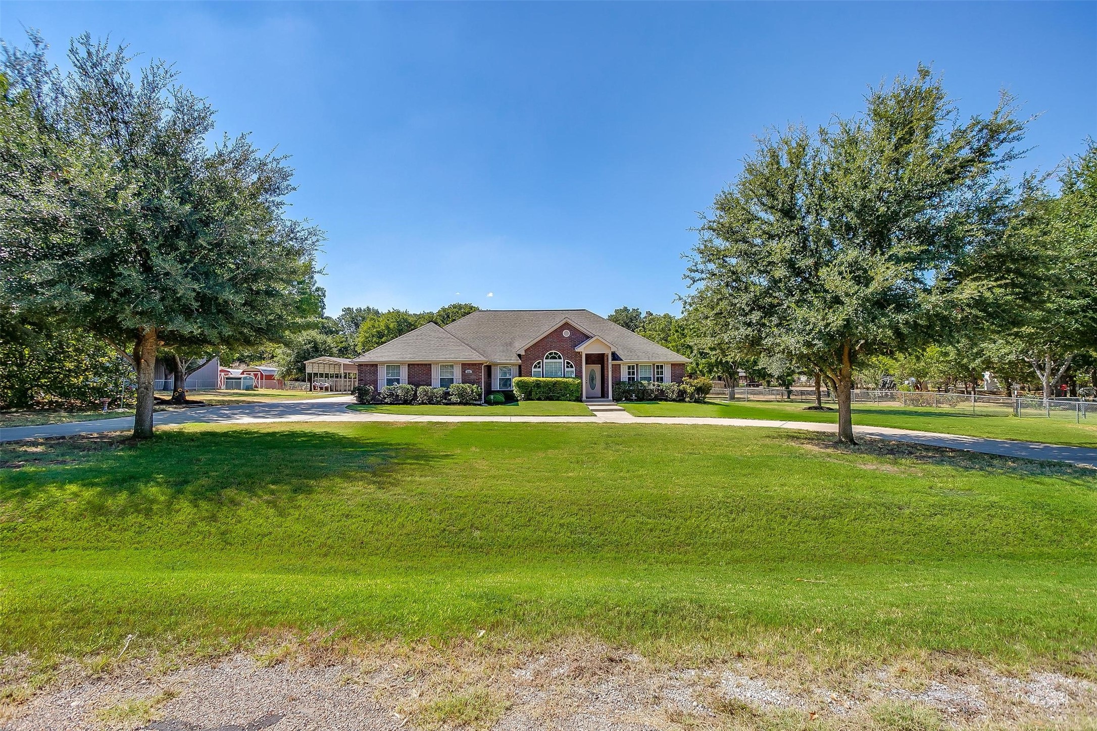 213 Live Oak Lane Burleson TX 76028