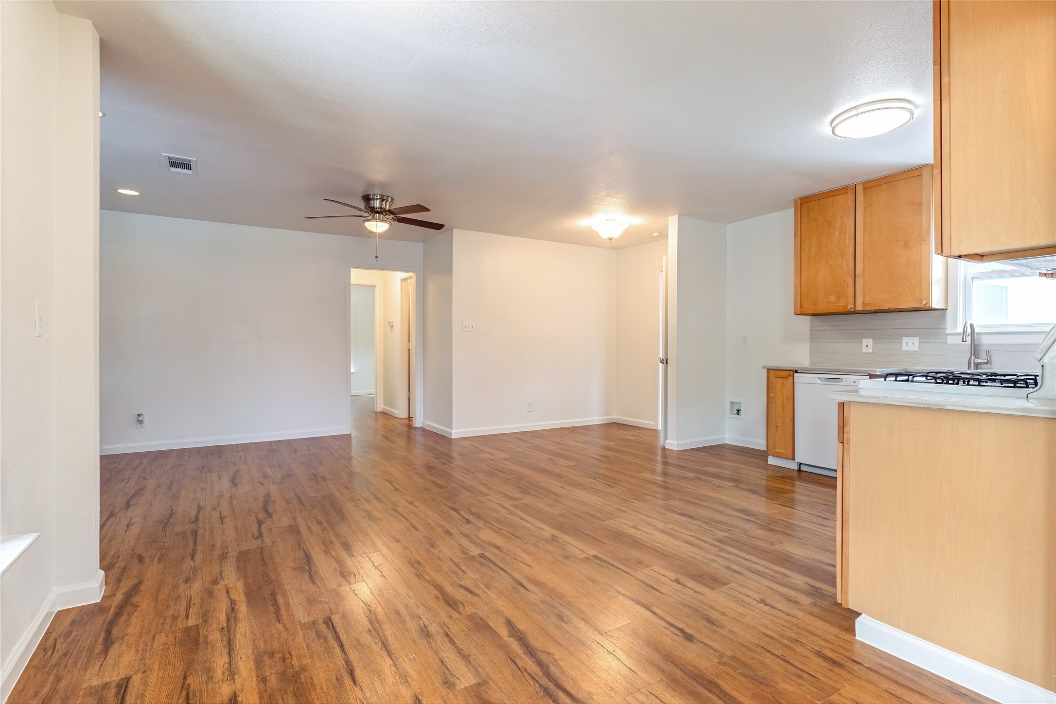 910 Tamara Lane Grand Prairie TX 75051