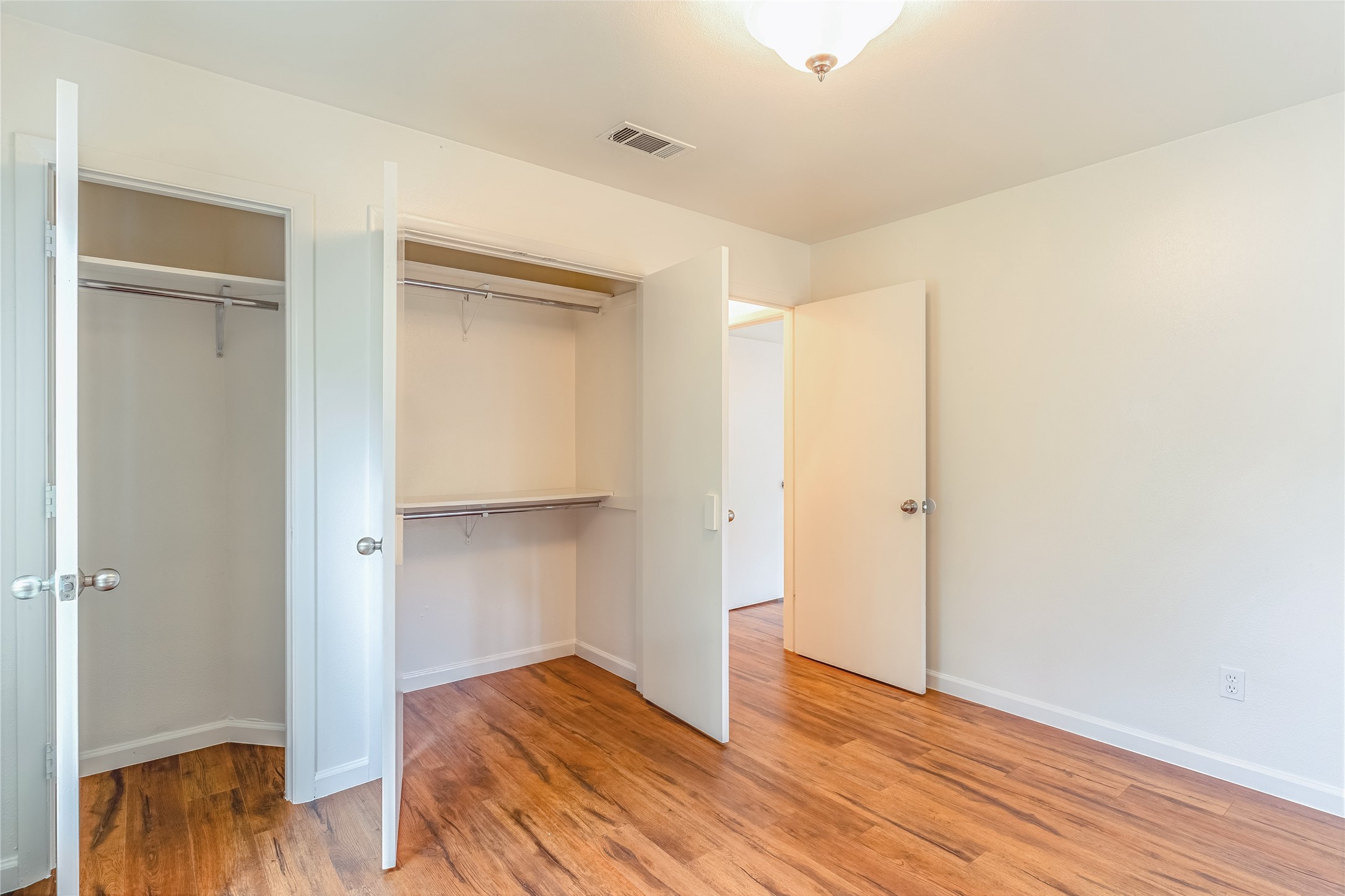 910 Tamara Lane Grand Prairie TX 75051