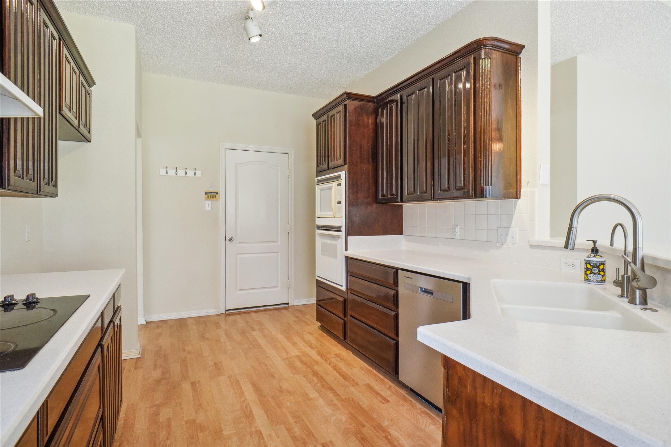 813 Hunters Glen Trail Fort Worth TX 76120