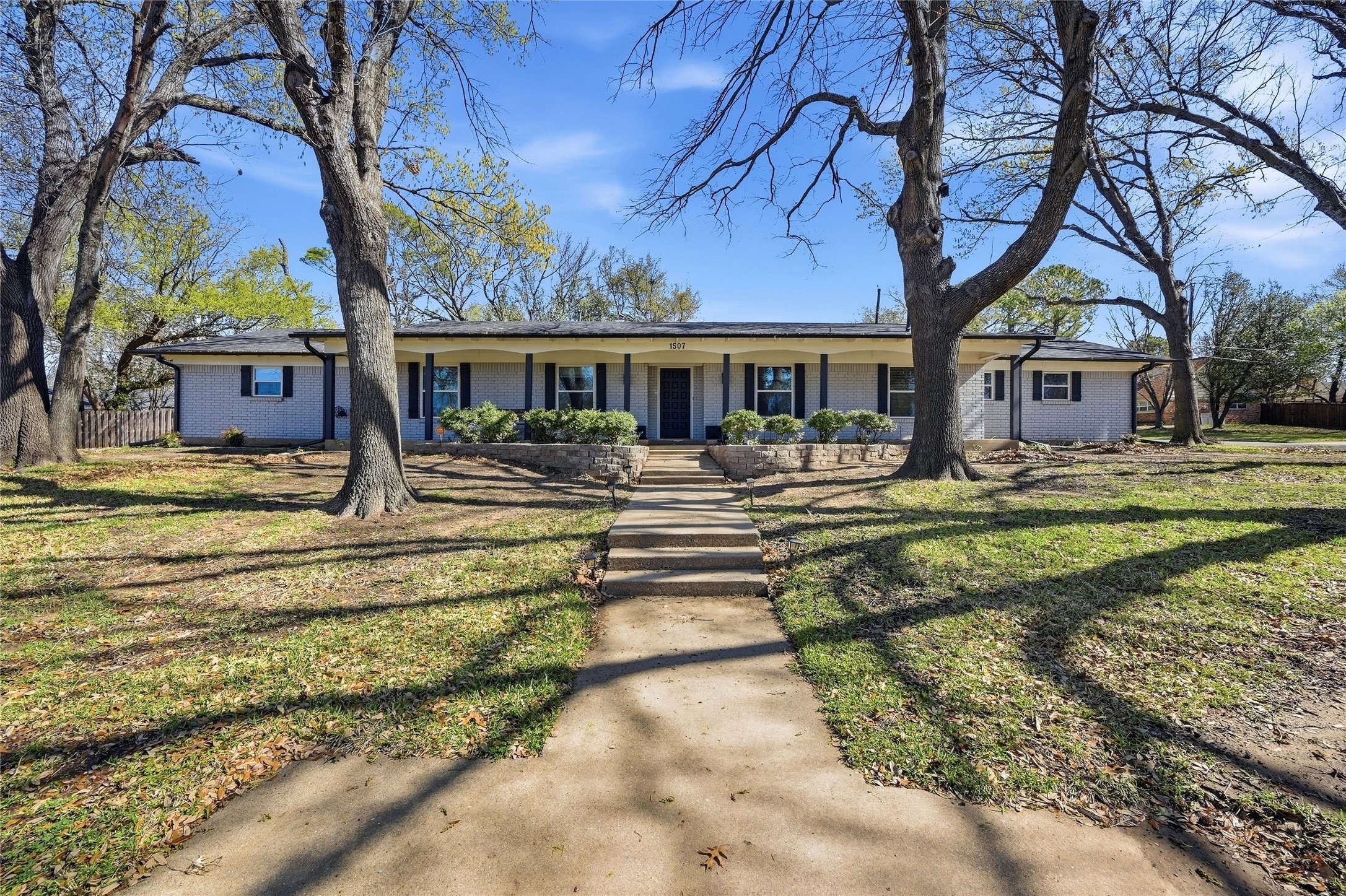 1507 Greenbrier Sherman TX 75092