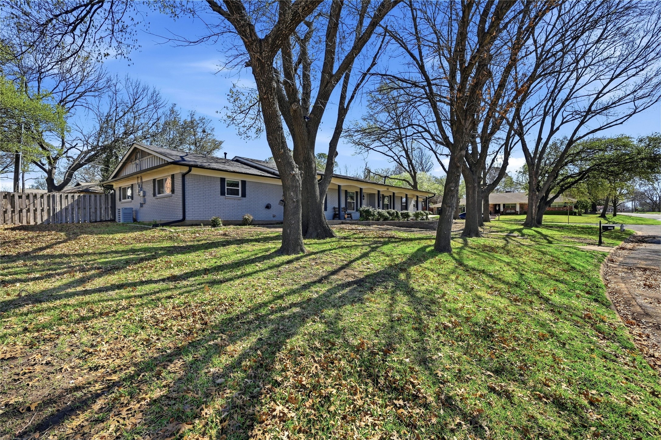 1507 Greenbrier Sherman TX 75092
