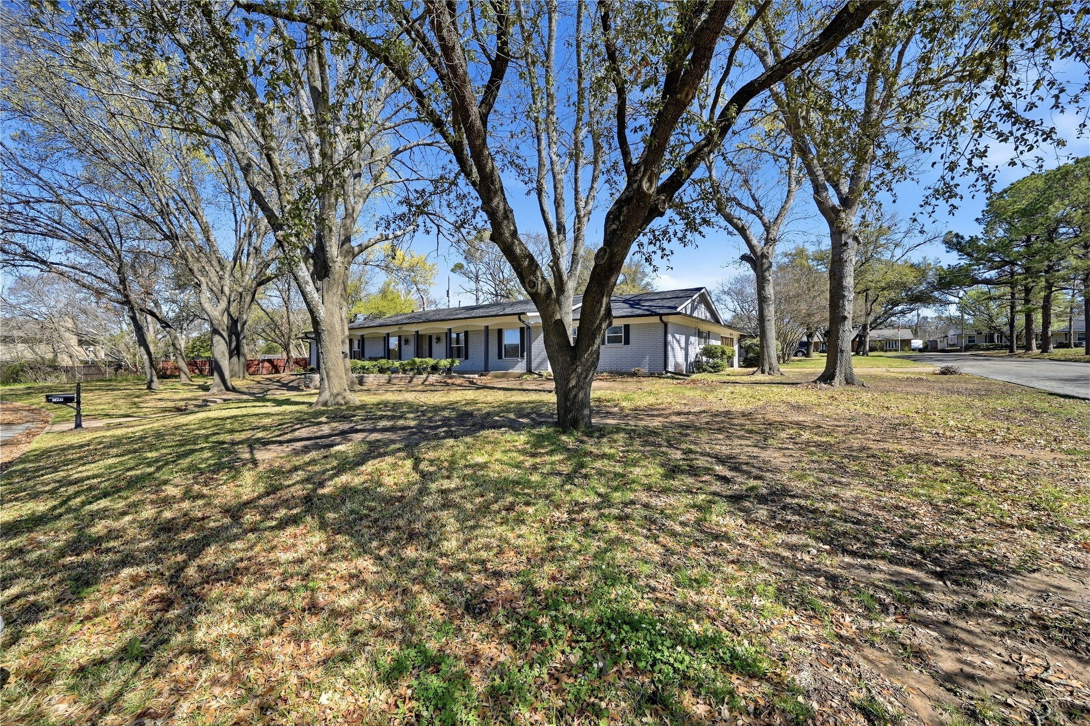 1507 Greenbrier Sherman TX 75092