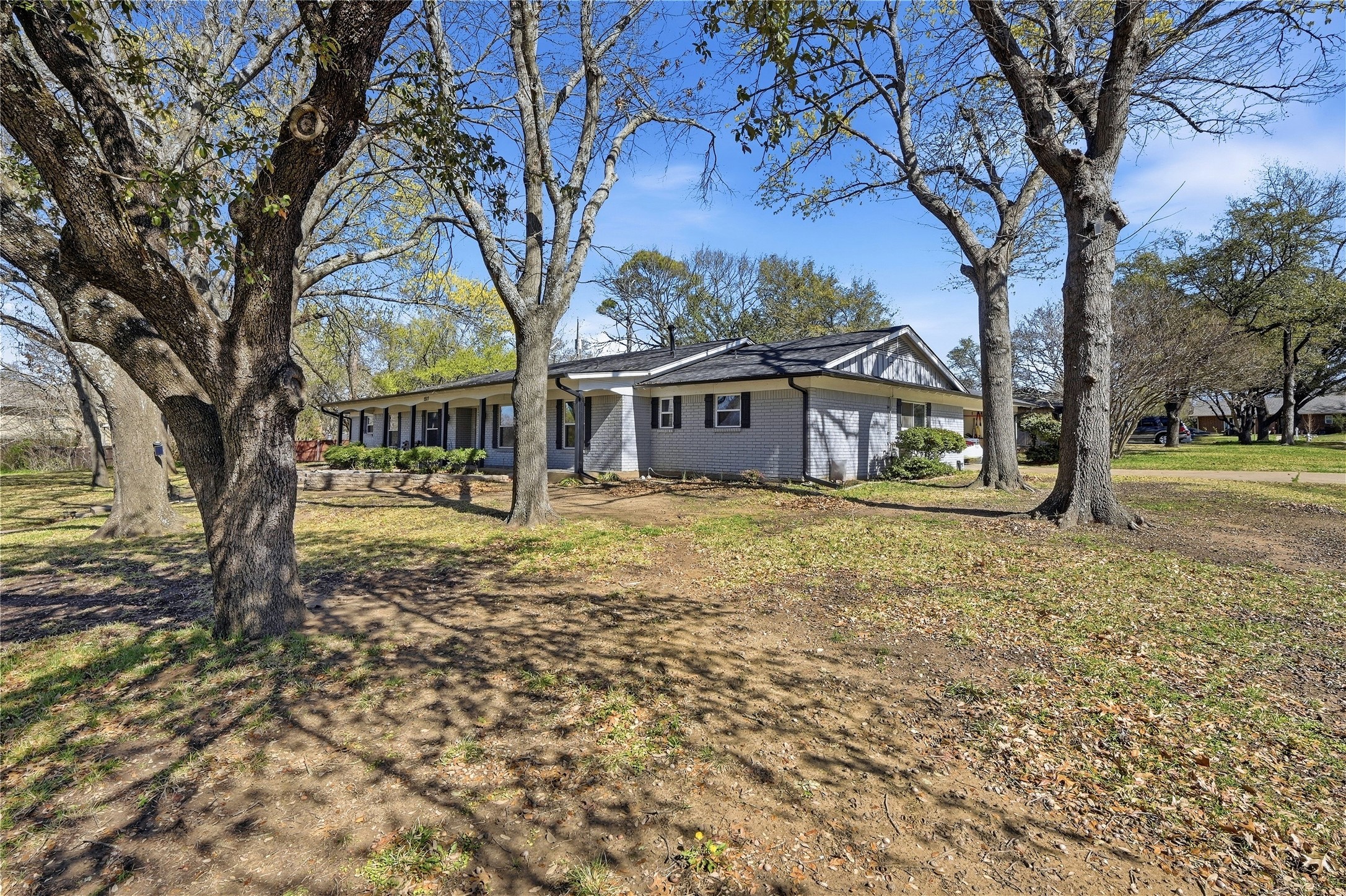 1507 Greenbrier Sherman TX 75092
