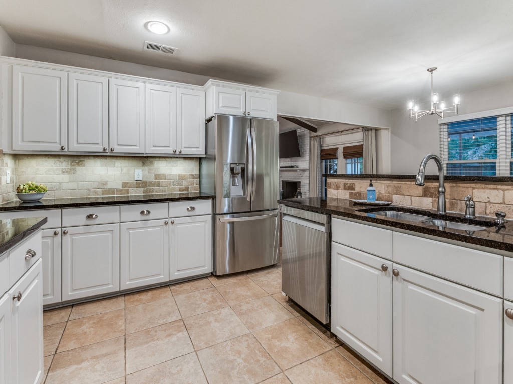3824 Waldorf Circle Dallas TX 75229
