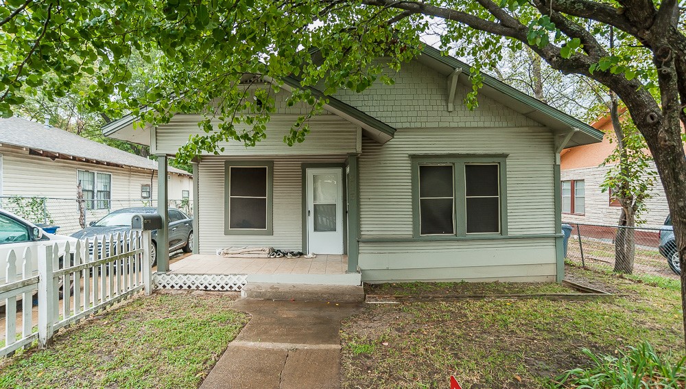903 S Beacon Street Dallas TX 75223