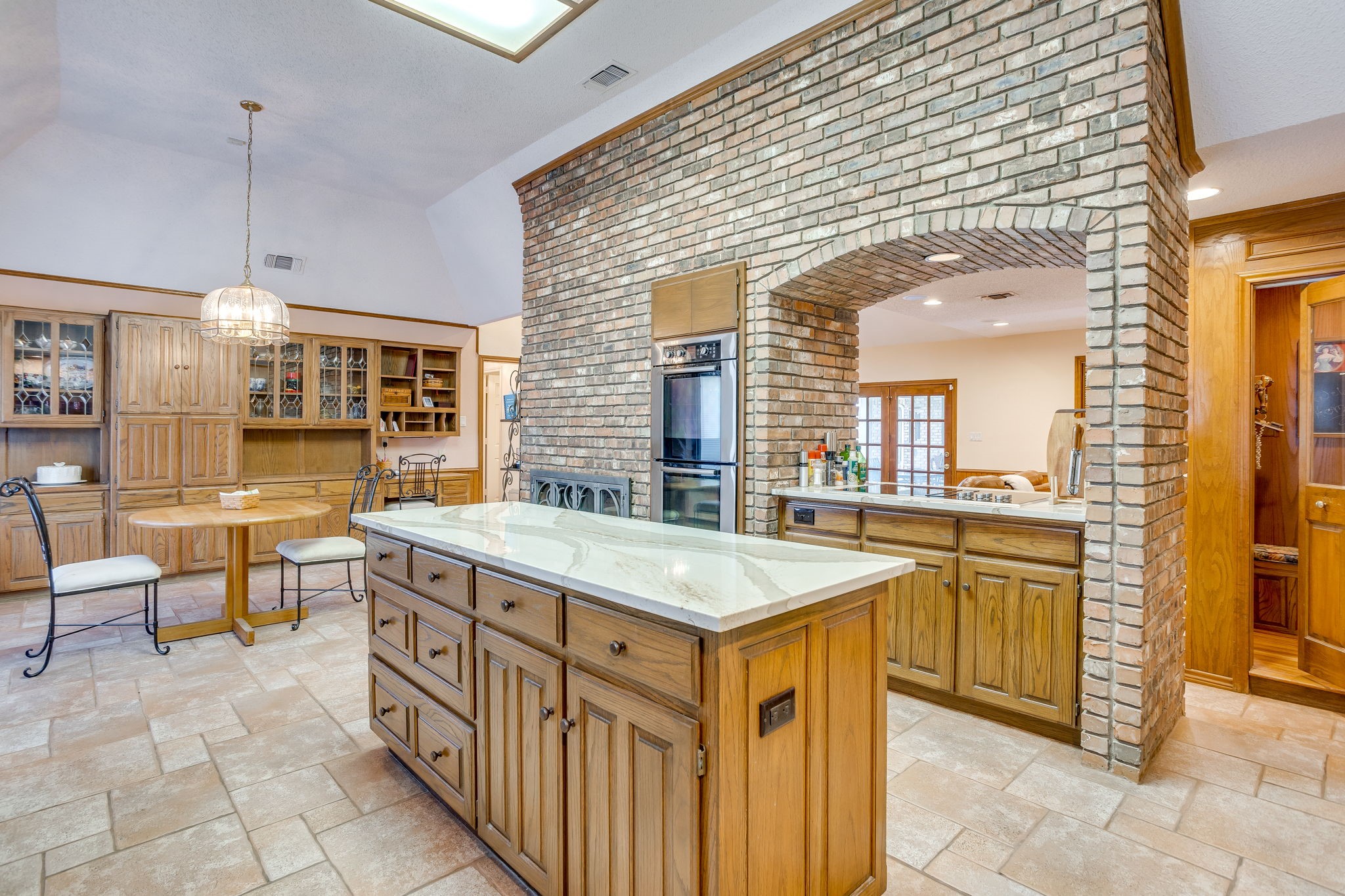 2006 Lake Country Drive Arlington TX 76012