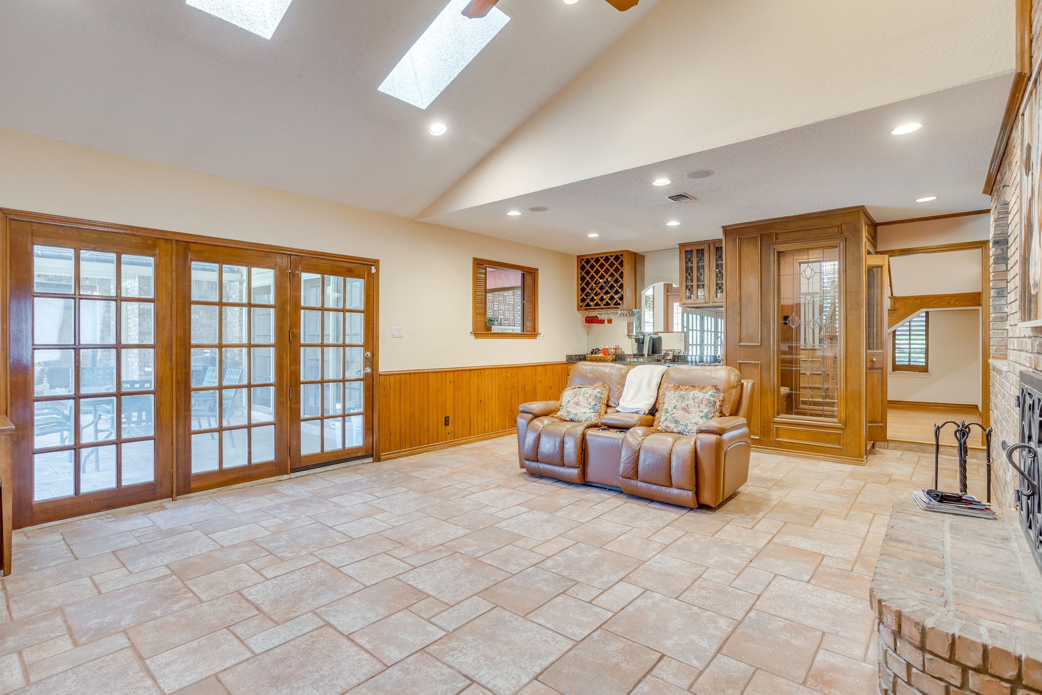2006 Lake Country Drive Arlington TX 76012