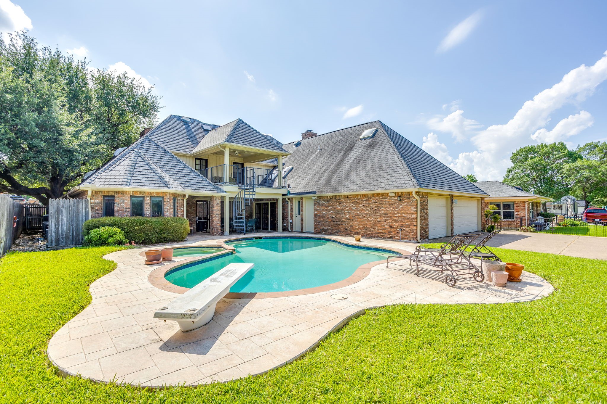 2006 Lake Country Drive Arlington TX 76012