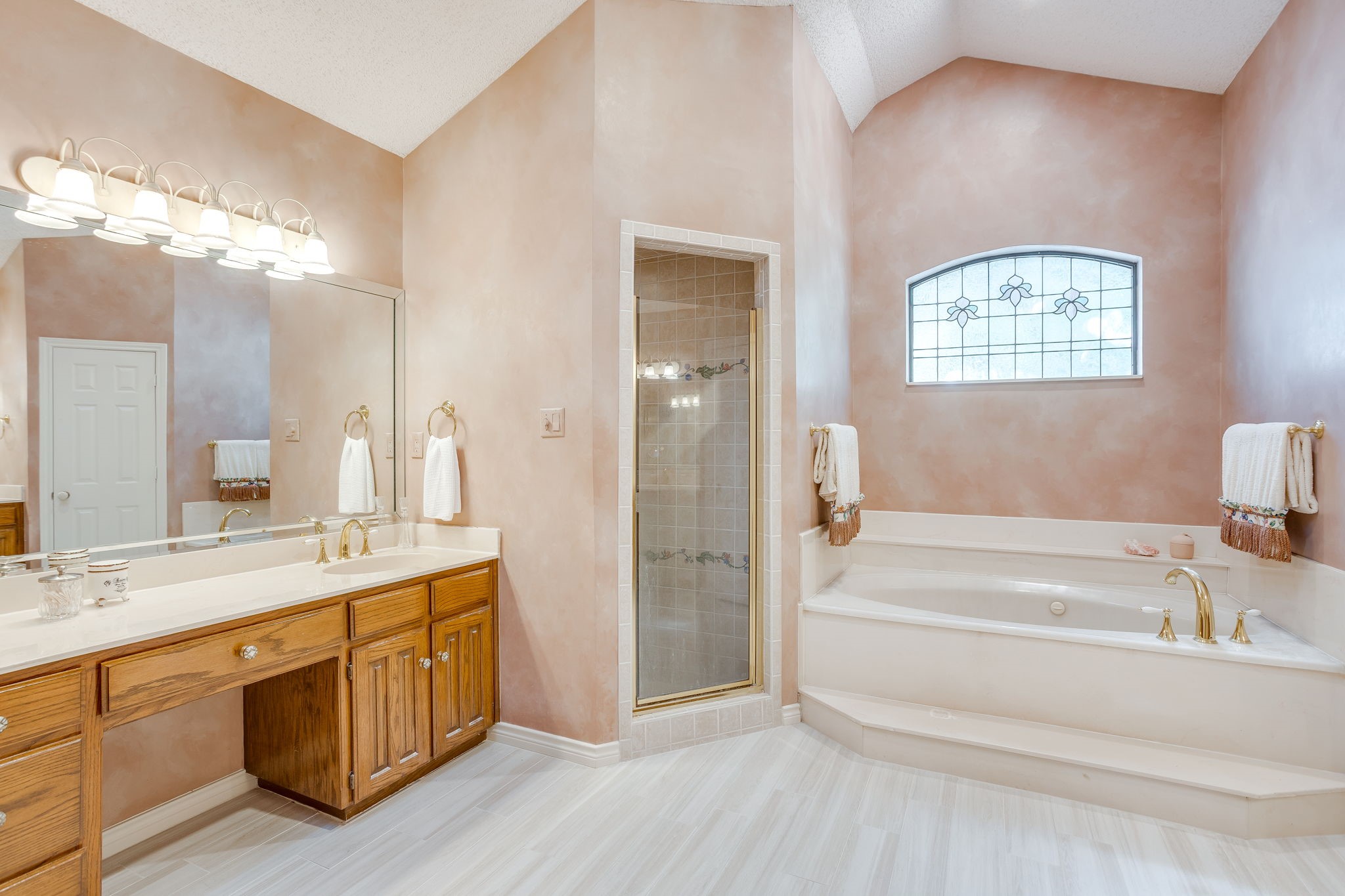 2006 Lake Country Drive Arlington TX 76012