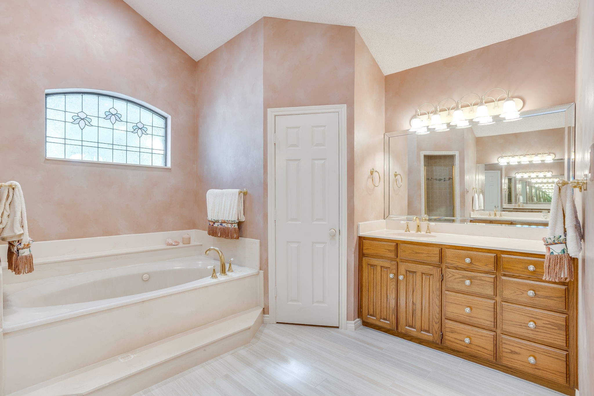 2006 Lake Country Drive Arlington TX 76012