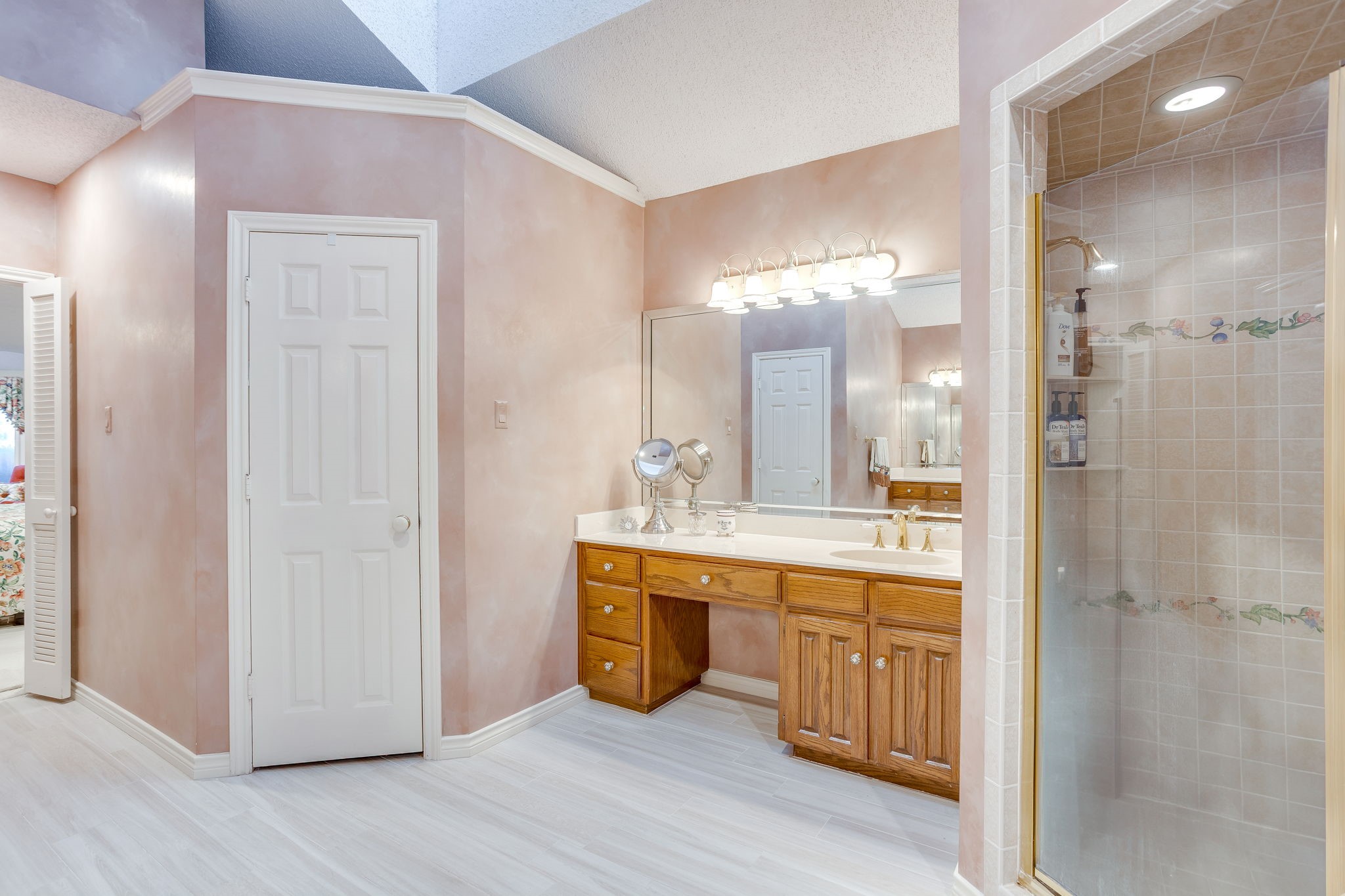 2006 Lake Country Drive Arlington TX 76012