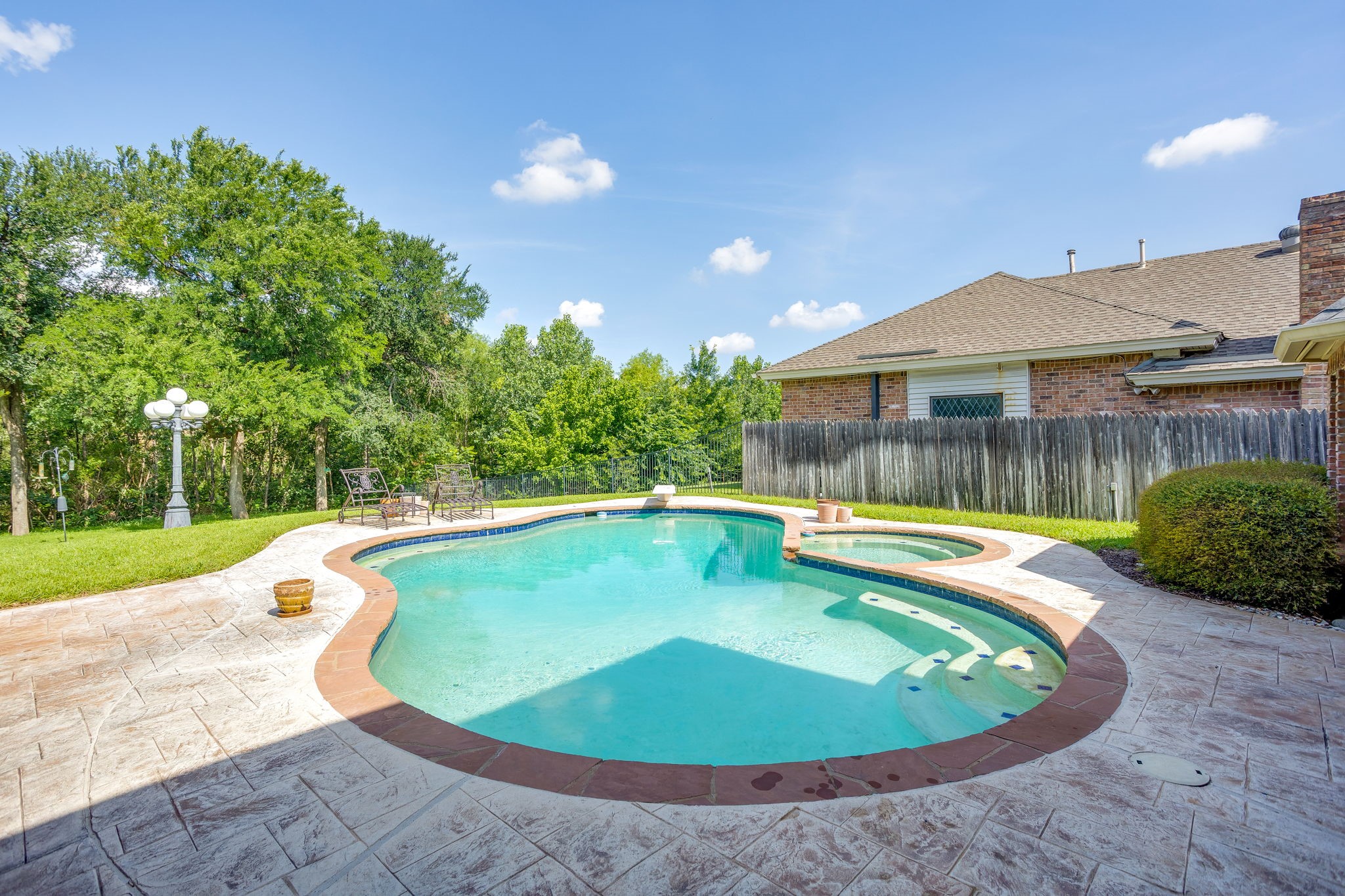 2006 Lake Country Drive Arlington TX 76012