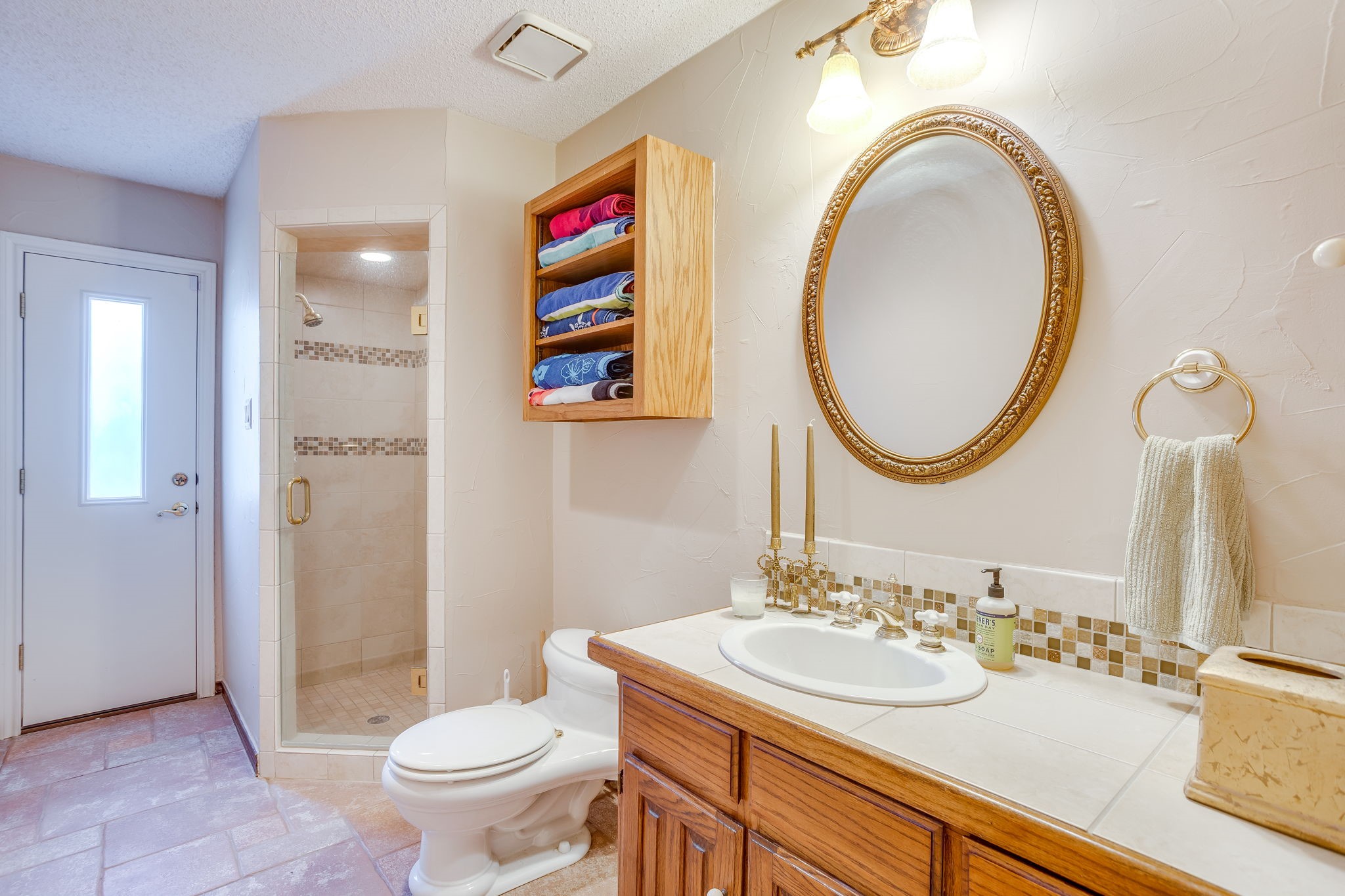 2006 Lake Country Drive Arlington TX 76012
