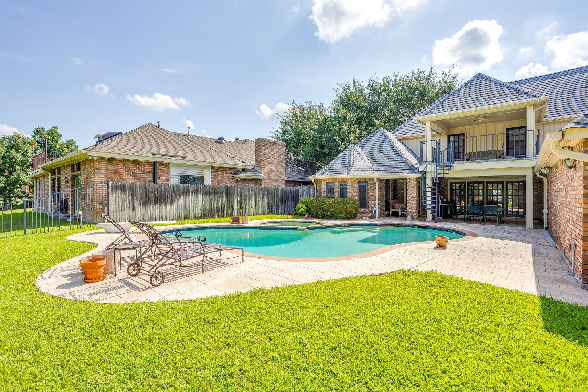 2006 Lake Country Drive Arlington TX 76012