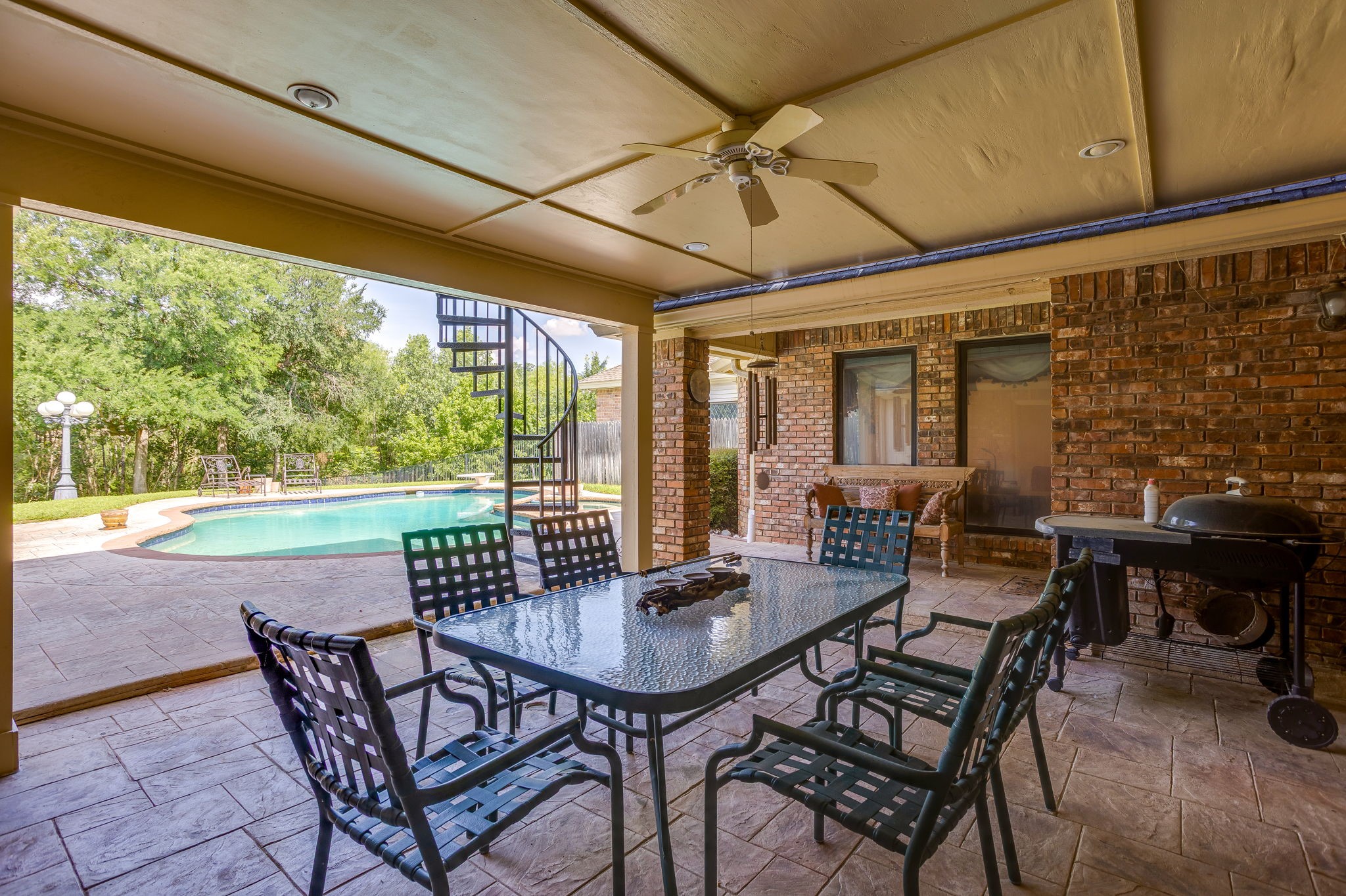 2006 Lake Country Drive Arlington TX 76012