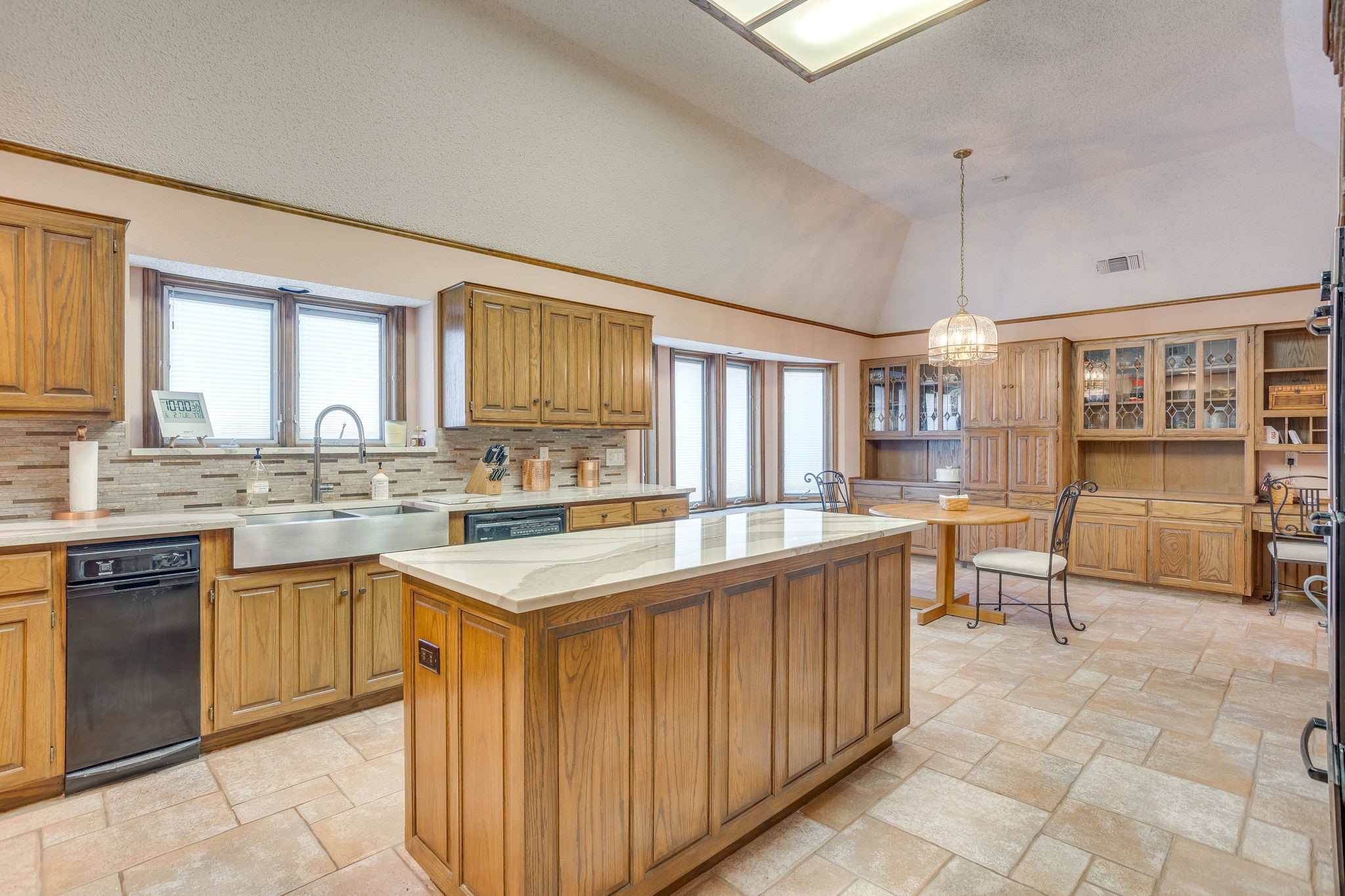 2006 Lake Country Drive Arlington TX 76012