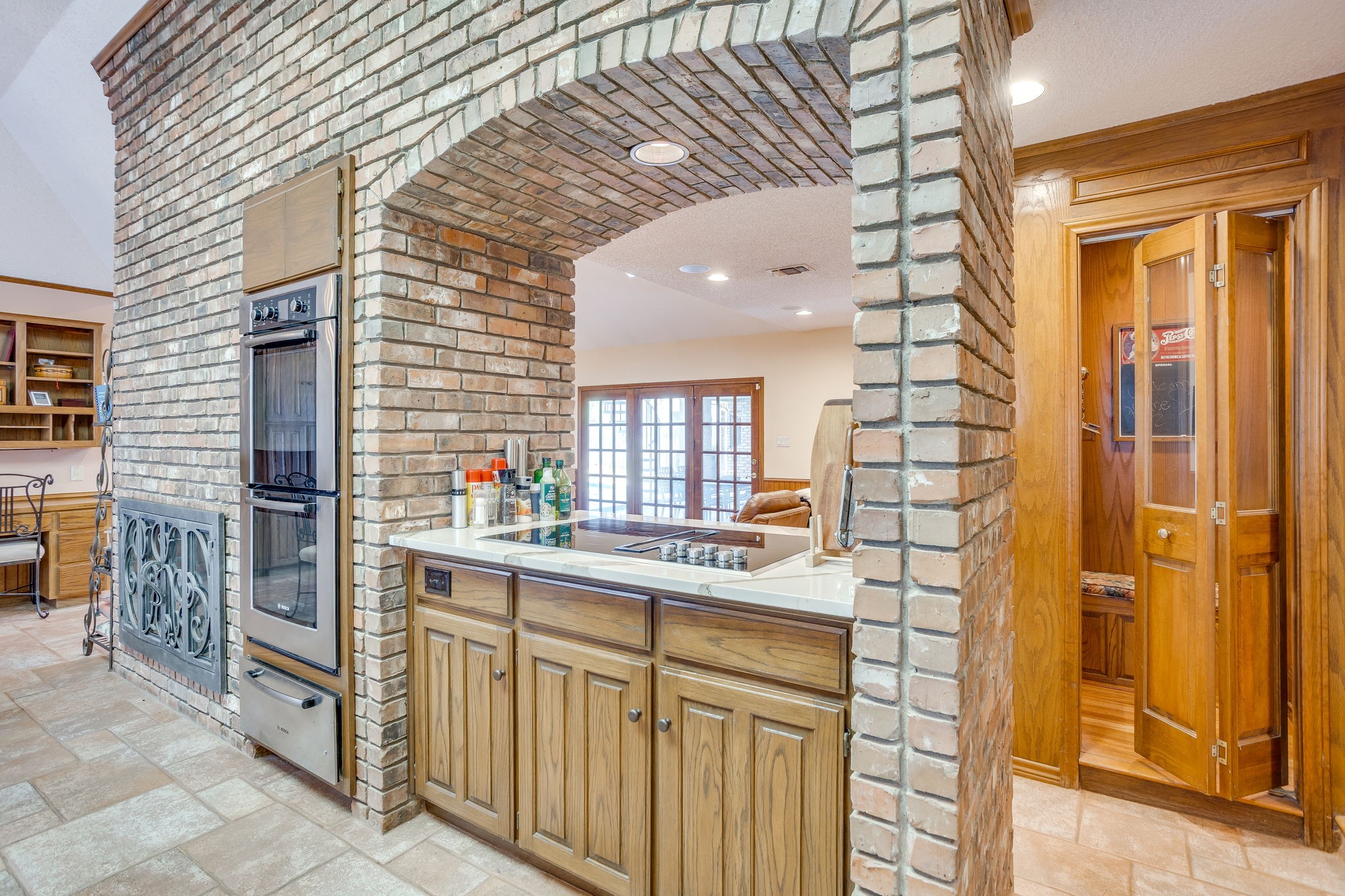 2006 Lake Country Drive Arlington TX 76012