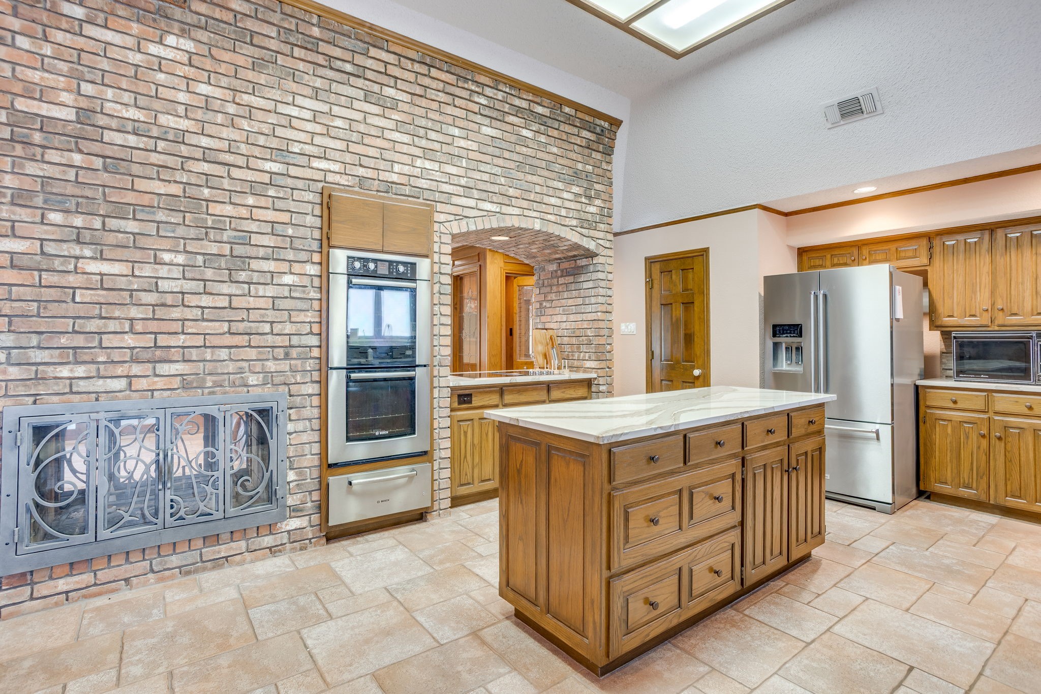 2006 Lake Country Drive Arlington TX 76012