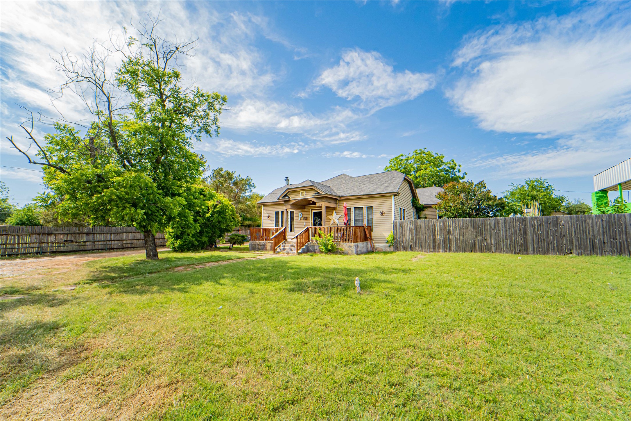 1404 W Walker Street Breckenridge TX 76424