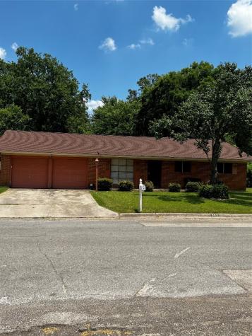 302 Hillside Drive Gainesville TX 76240