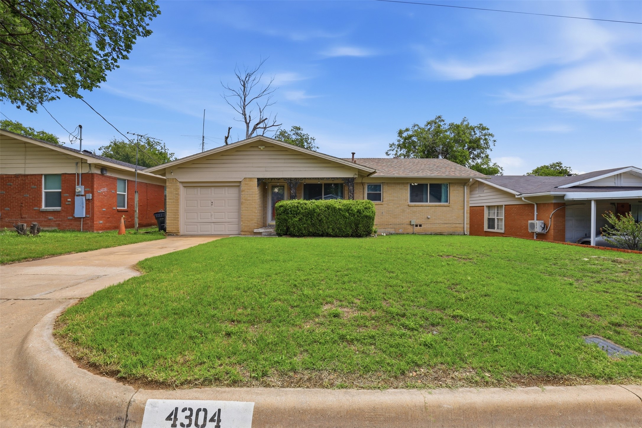 4304 Hodgkins Road Lake Worth TX 76135