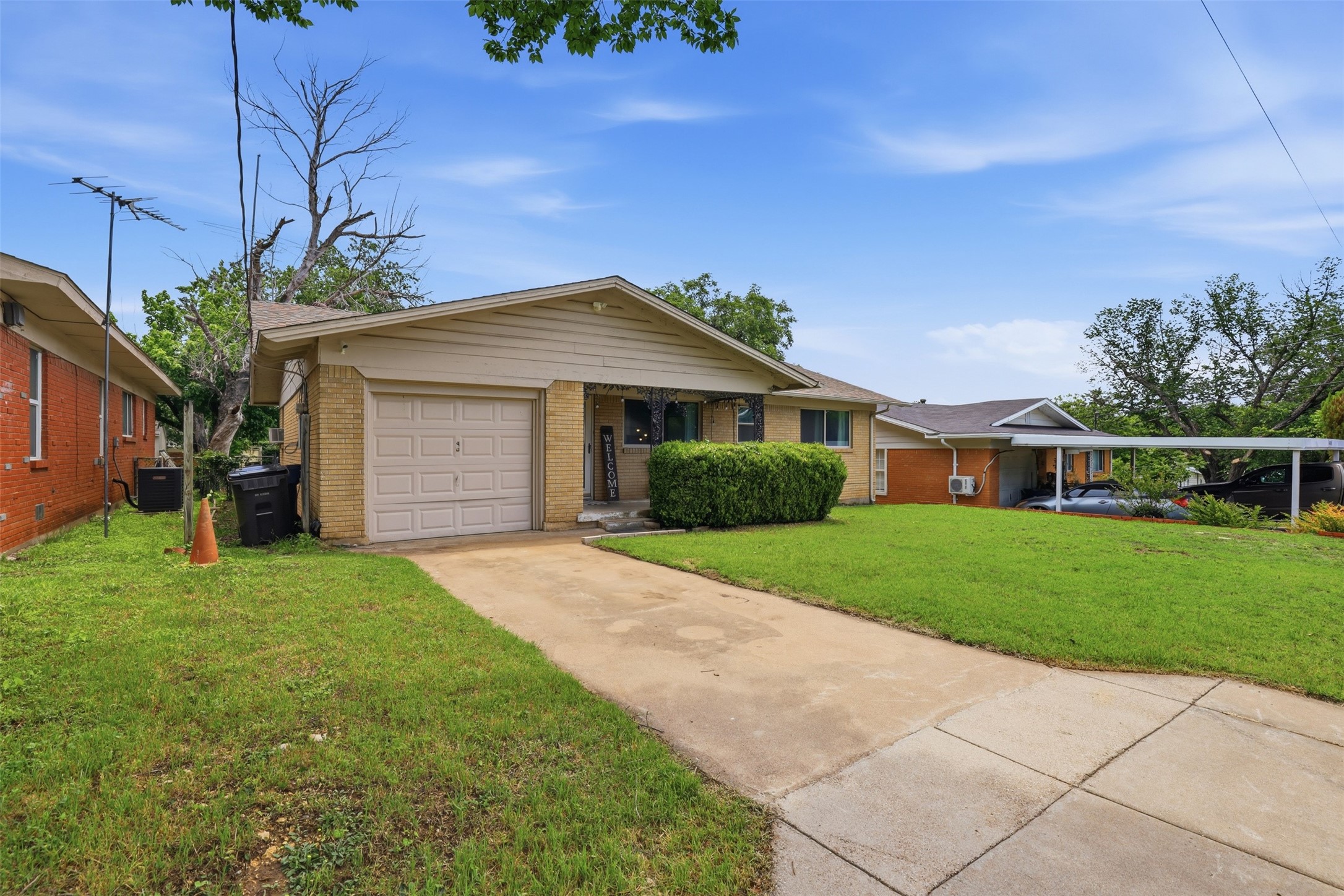 4304 Hodgkins Road Lake Worth TX 76135