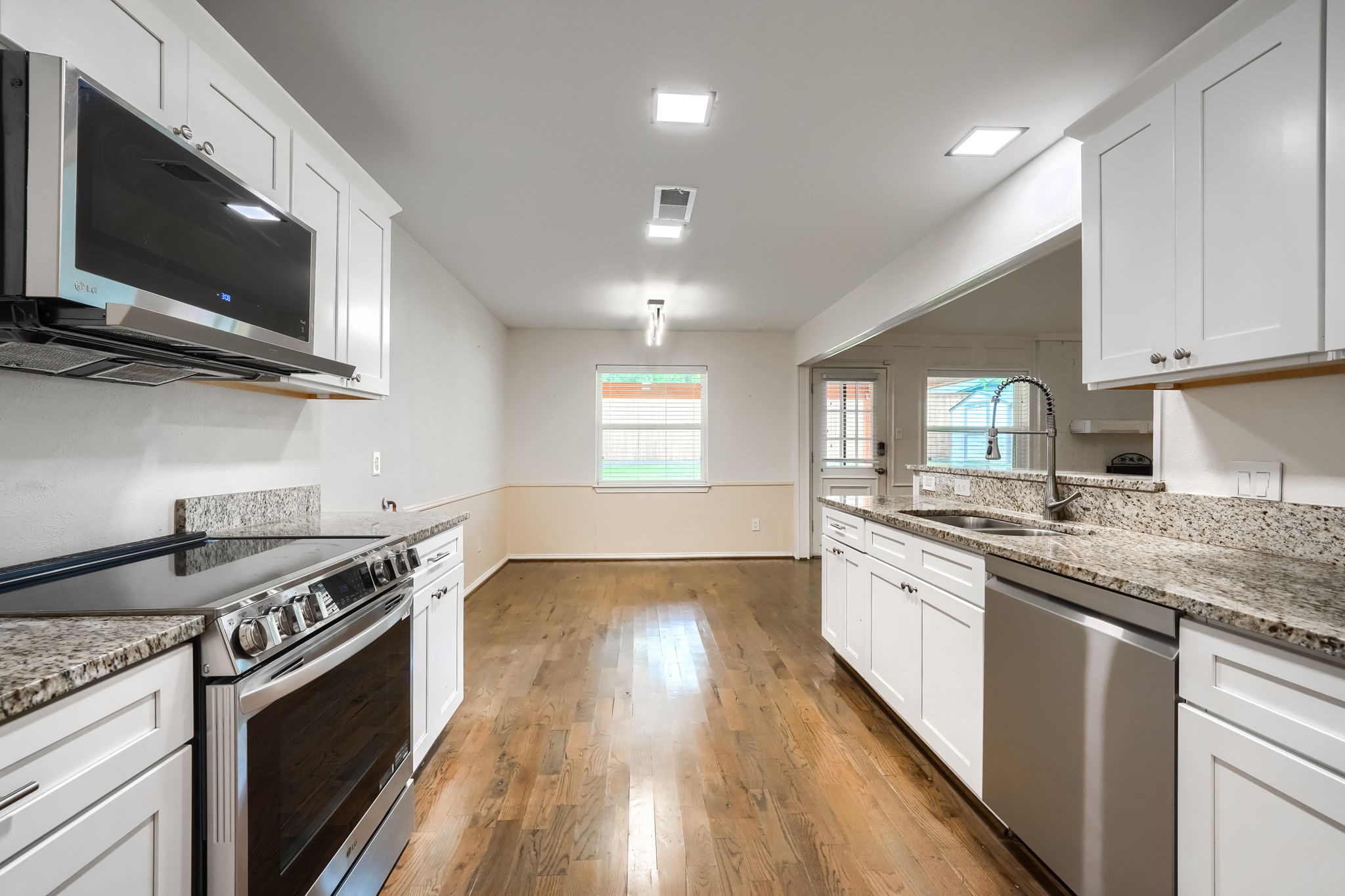 909 Columbus Court Bedford TX 76022