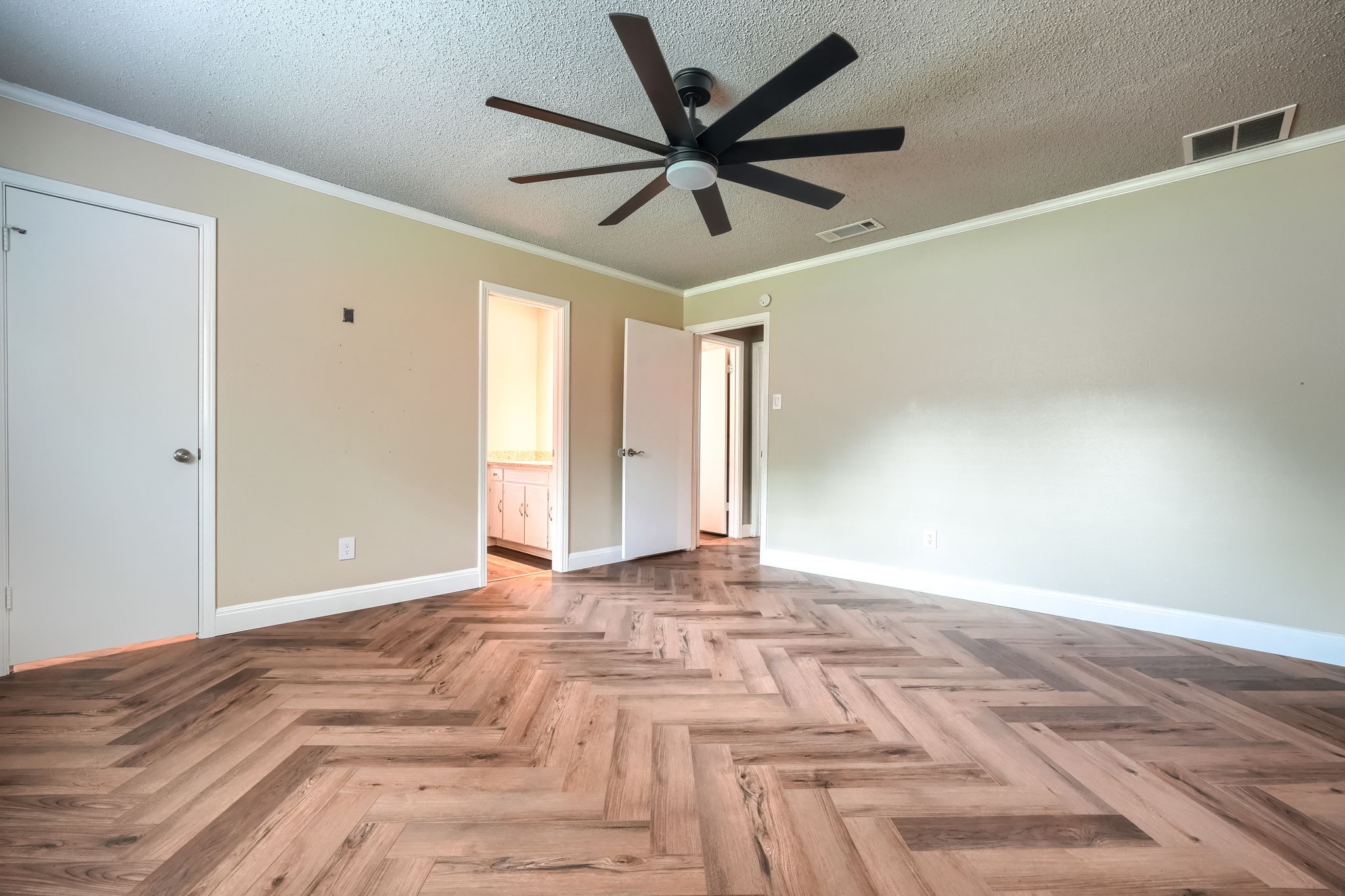 909 Columbus Court Bedford TX 76022