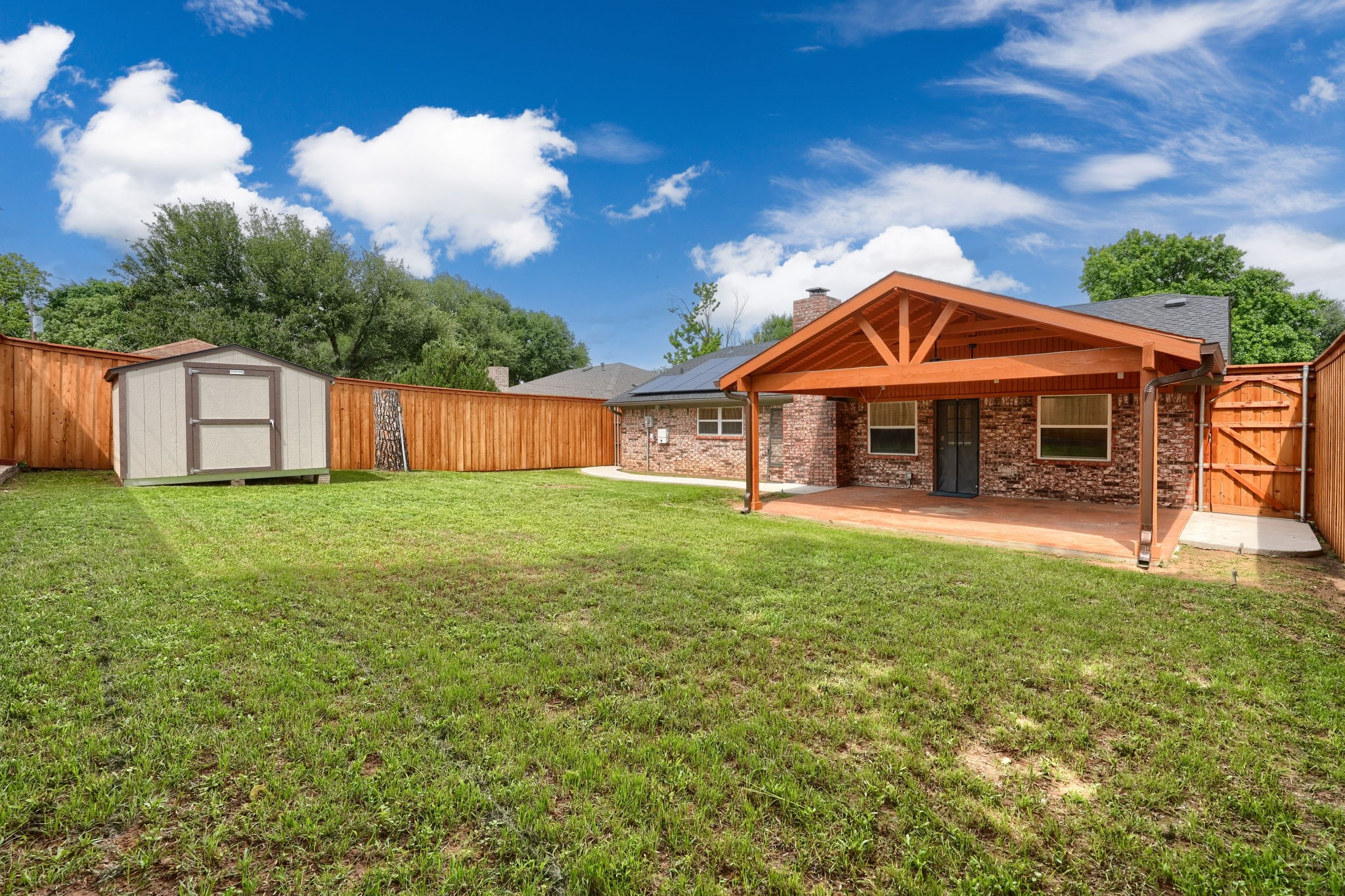 909 Columbus Court Bedford TX 76022