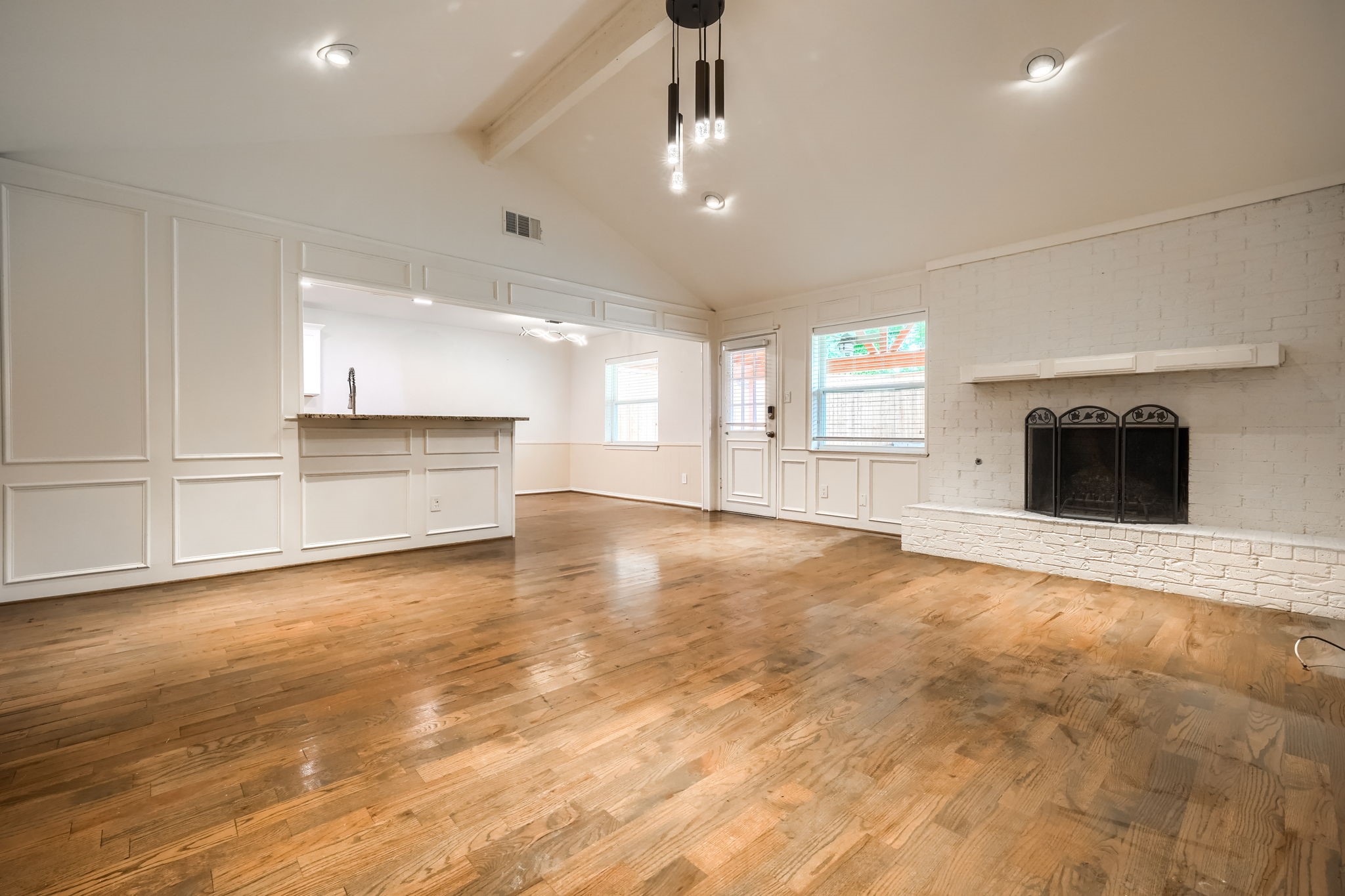 909 Columbus Court Bedford TX 76022
