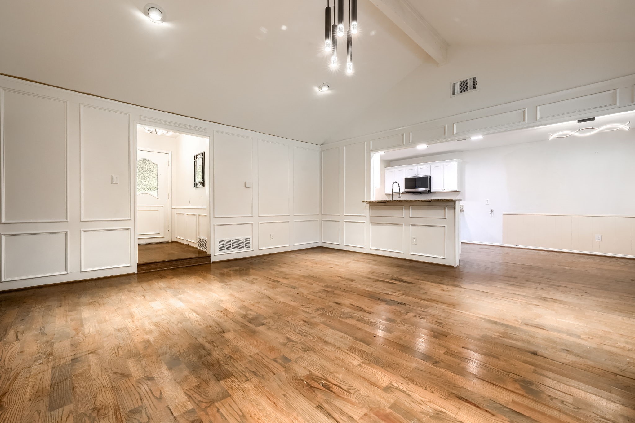 909 Columbus Court Bedford TX 76022
