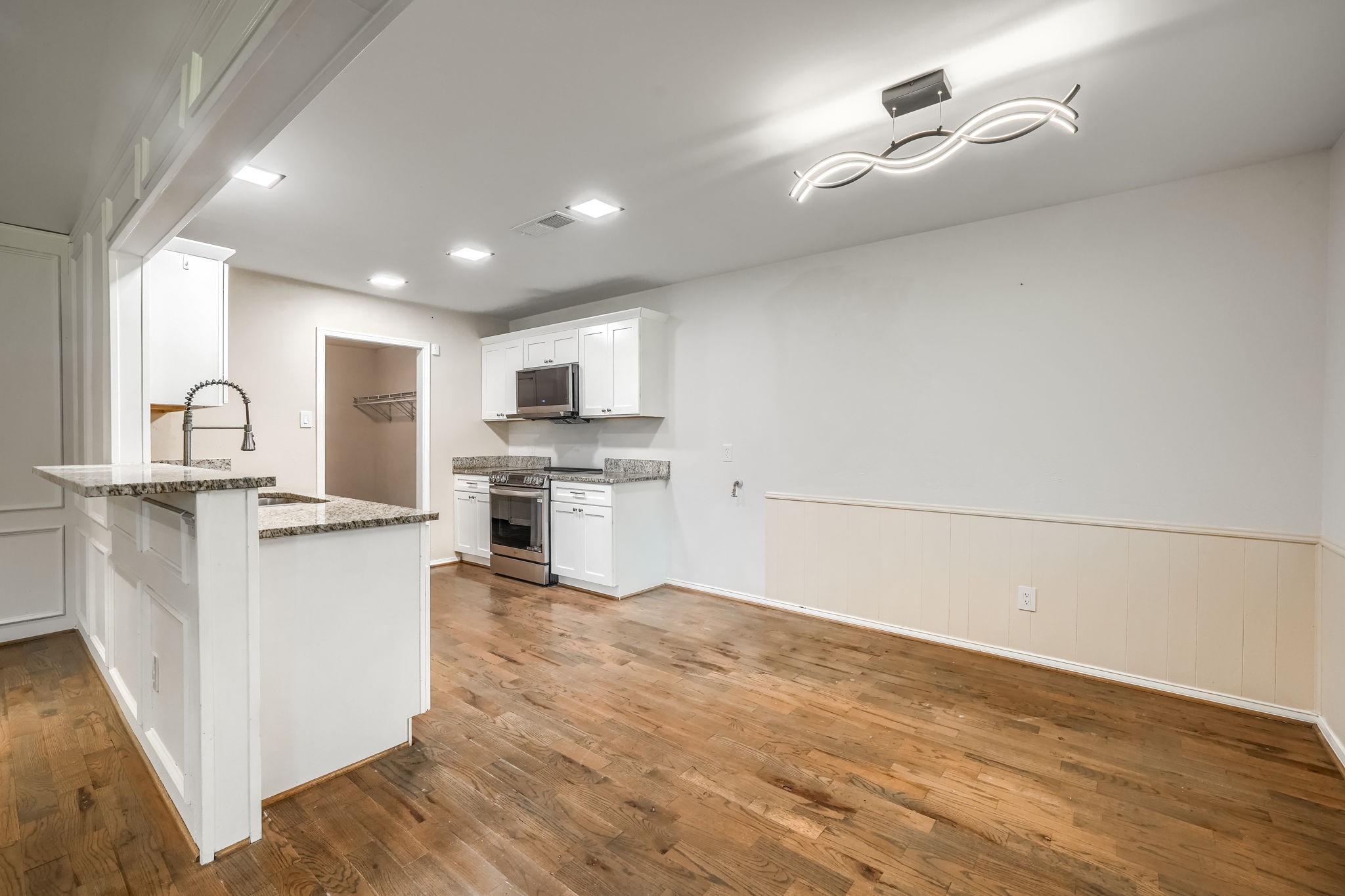909 Columbus Court Bedford TX 76022