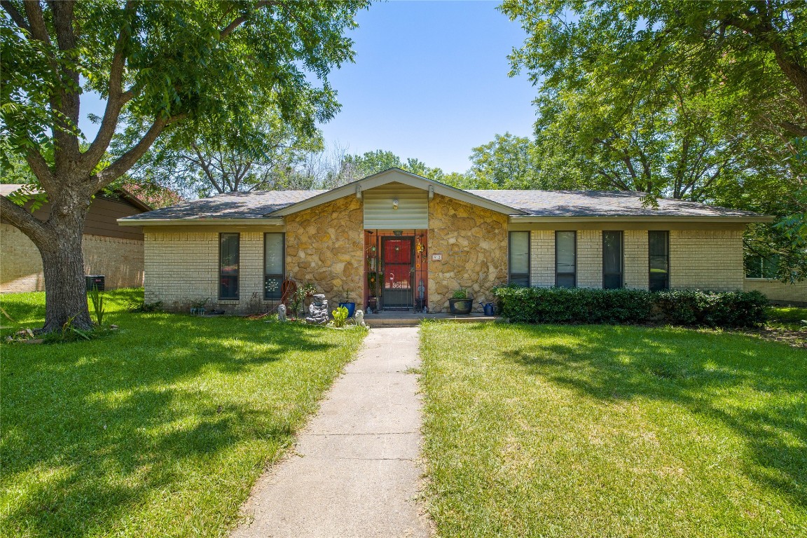 912 Meadowdale Circle Garland TX 75043