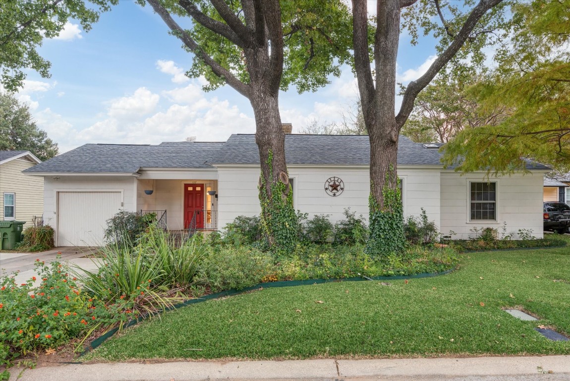 137 Parkwood Avenue Arlington TX 76013