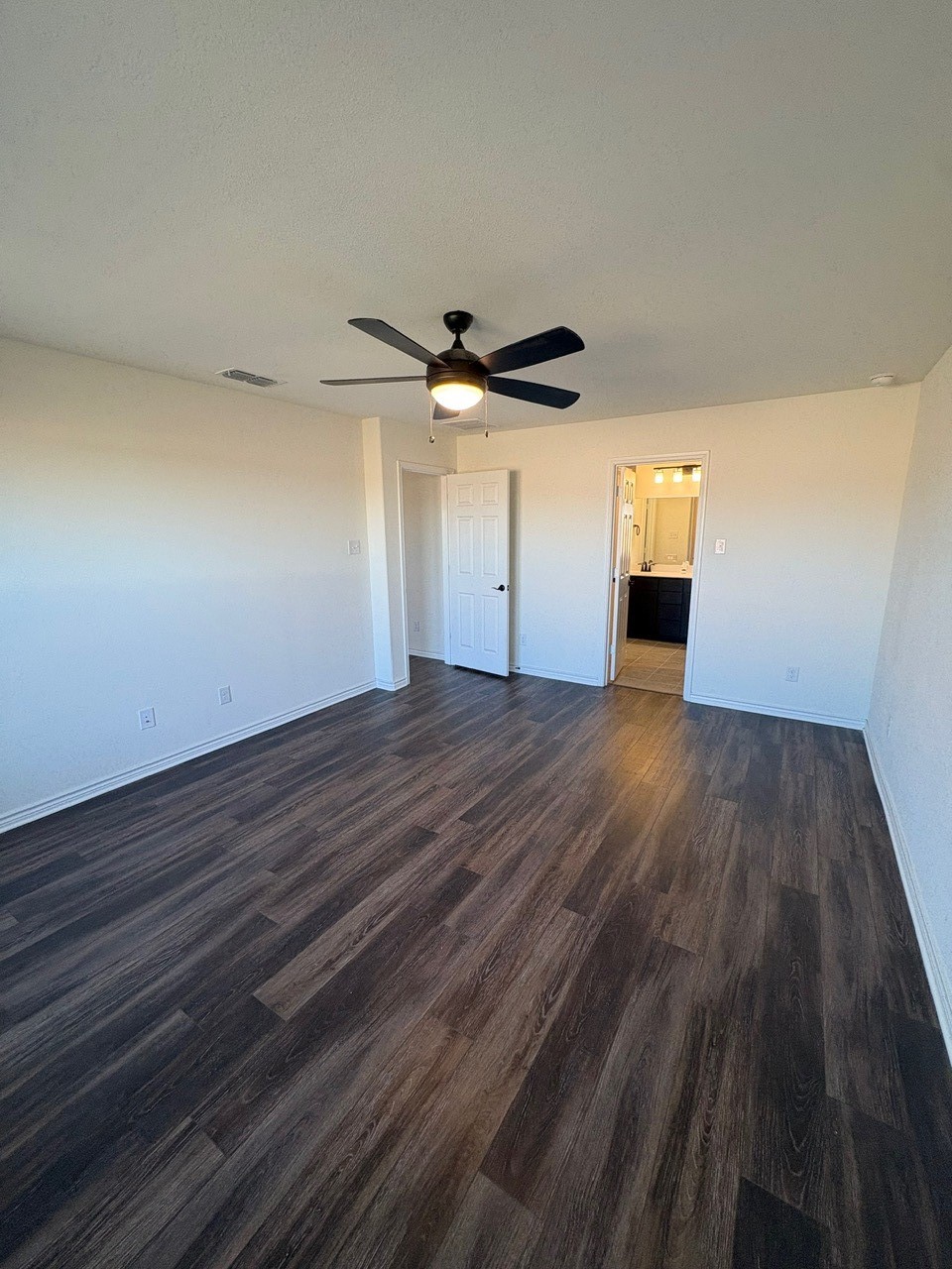 1833 Aslynn Circle Aubrey TX 76227