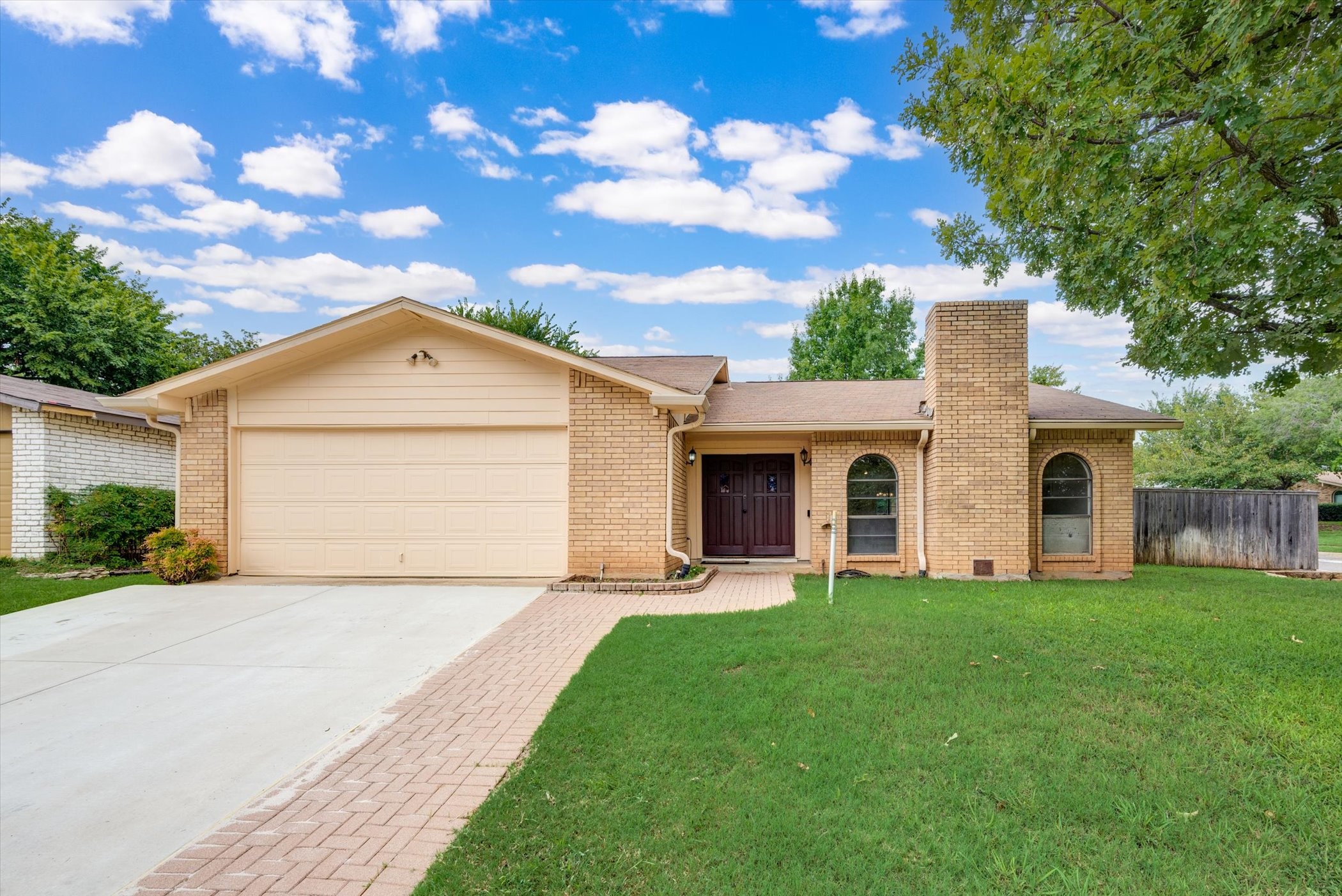 2600 Meadowview Drive Arlington TX 76016