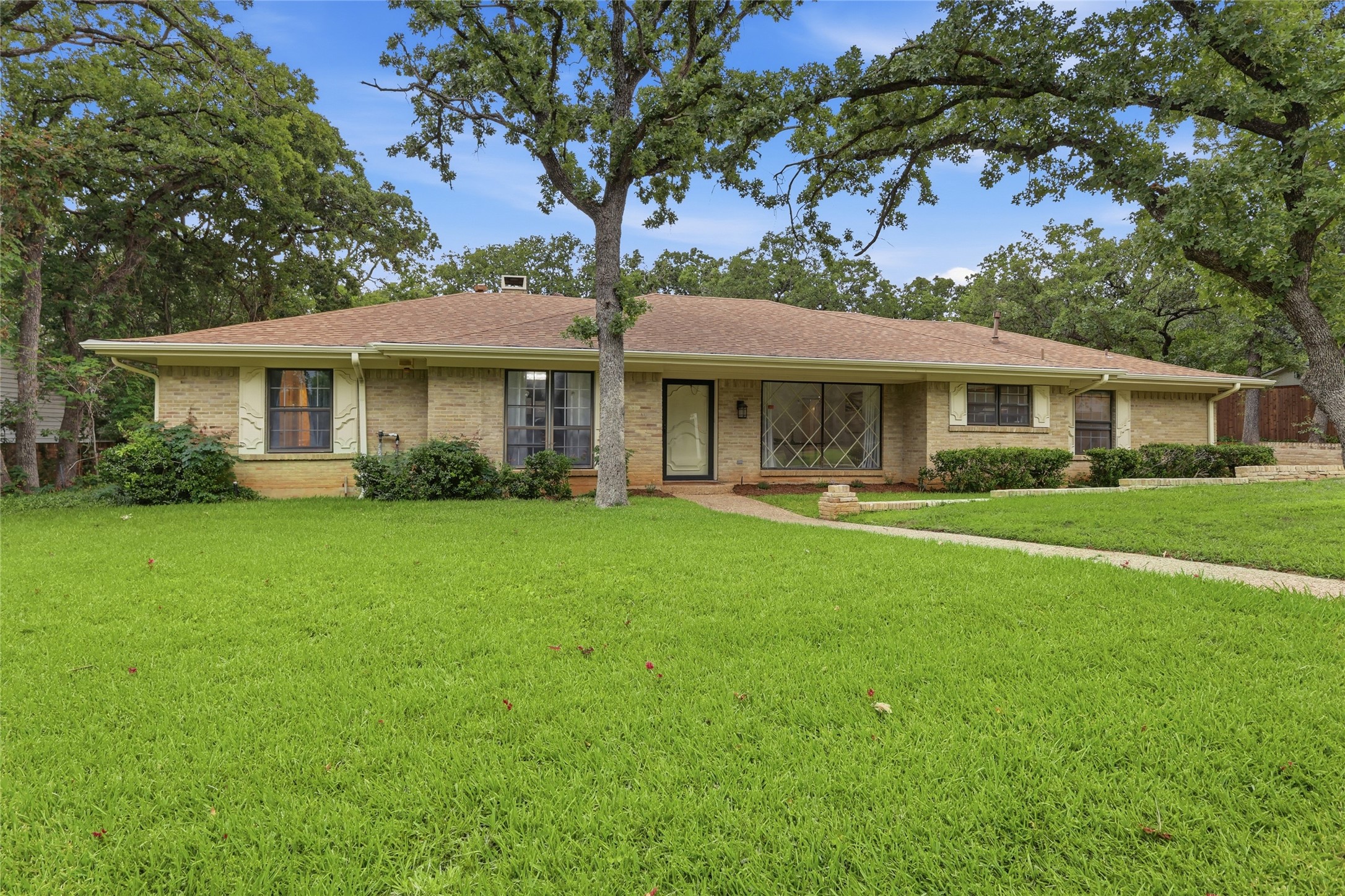 823 Ridgecrest Circle Denton TX 76205