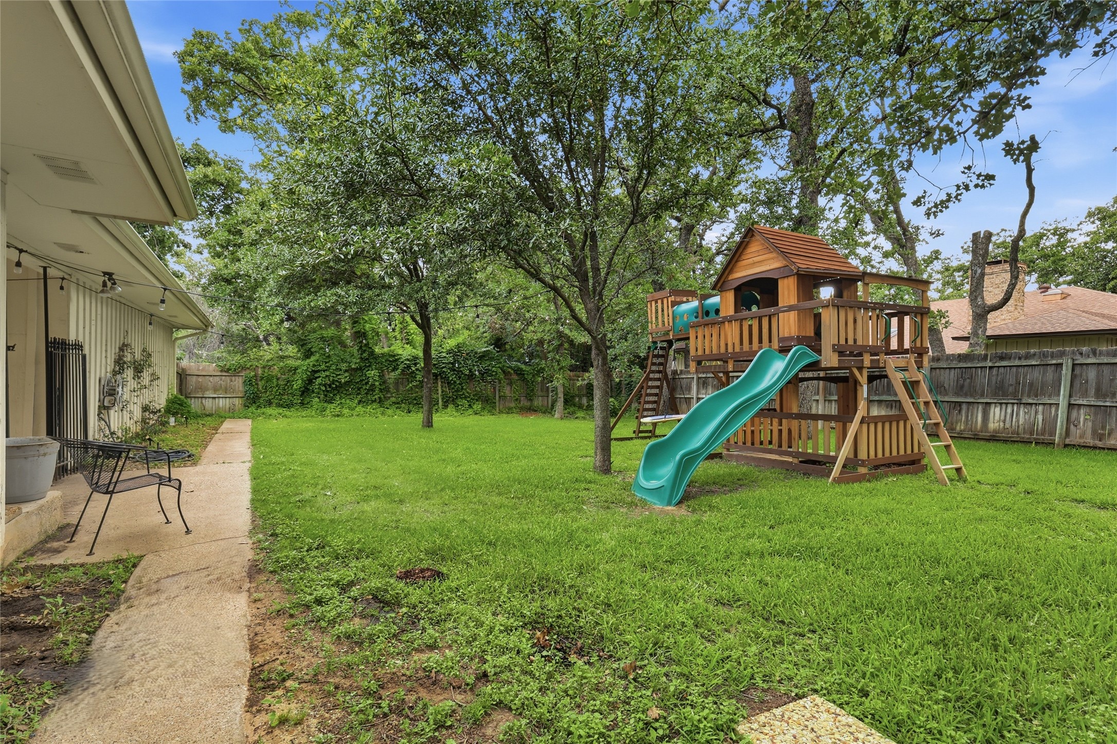 823 Ridgecrest Circle Denton TX 76205
