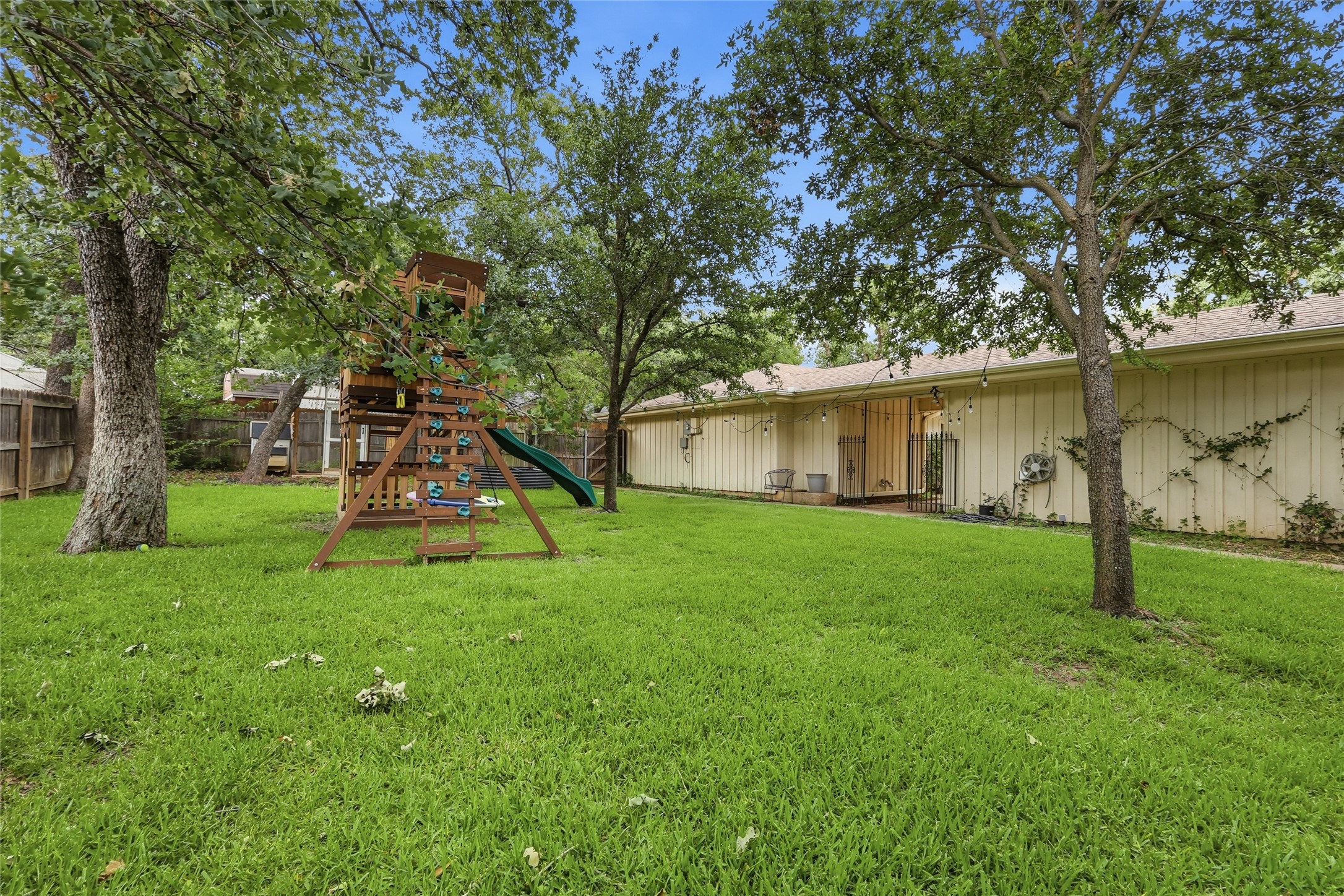 823 Ridgecrest Circle Denton TX 76205